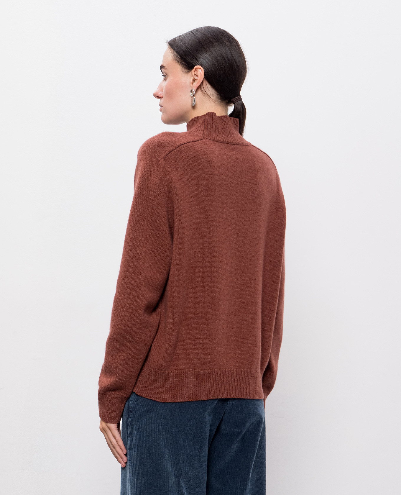 

Brown wool, silk and cashmere sweater with monil chain Peserico