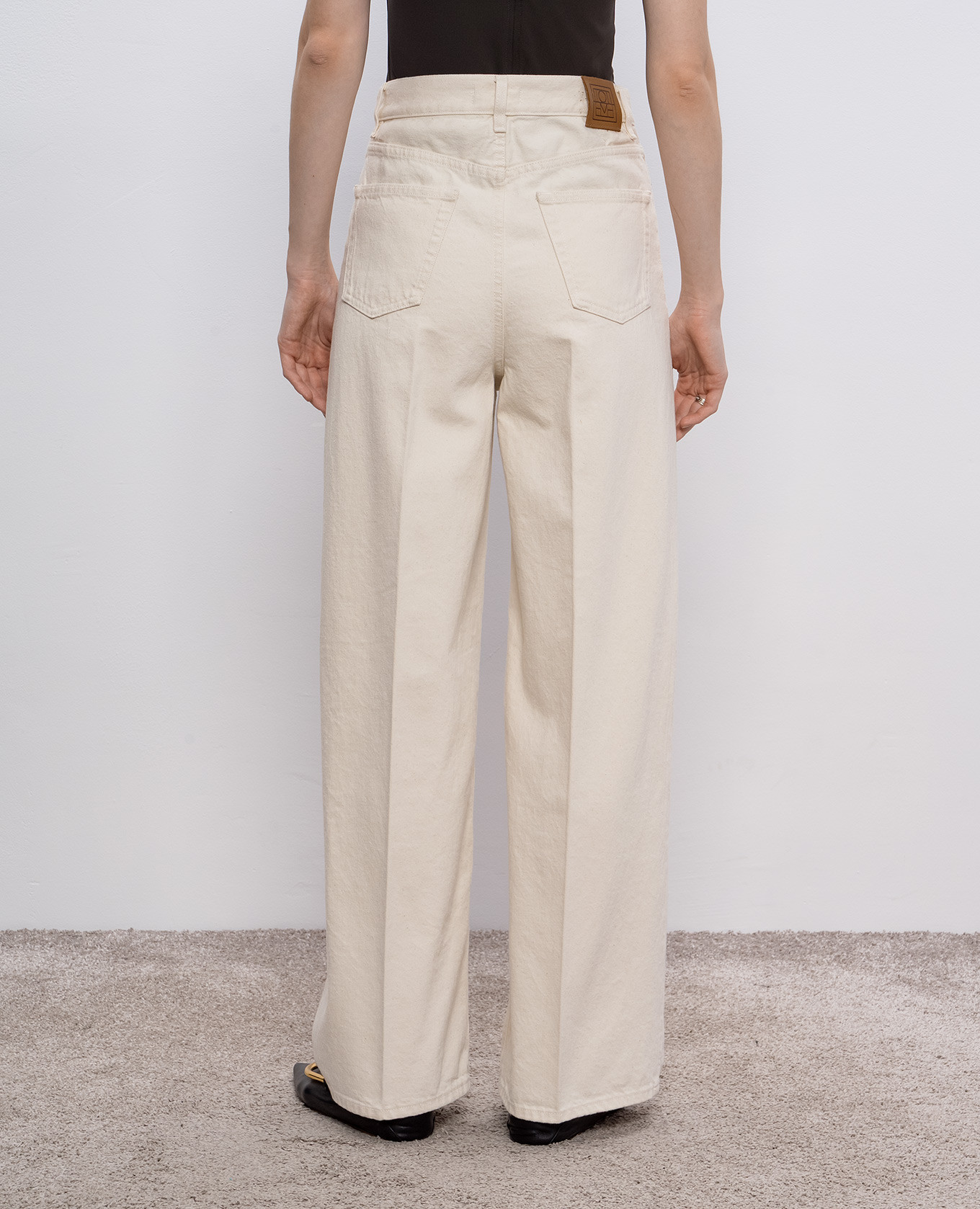 

Beige jeans with logo patch Toteme