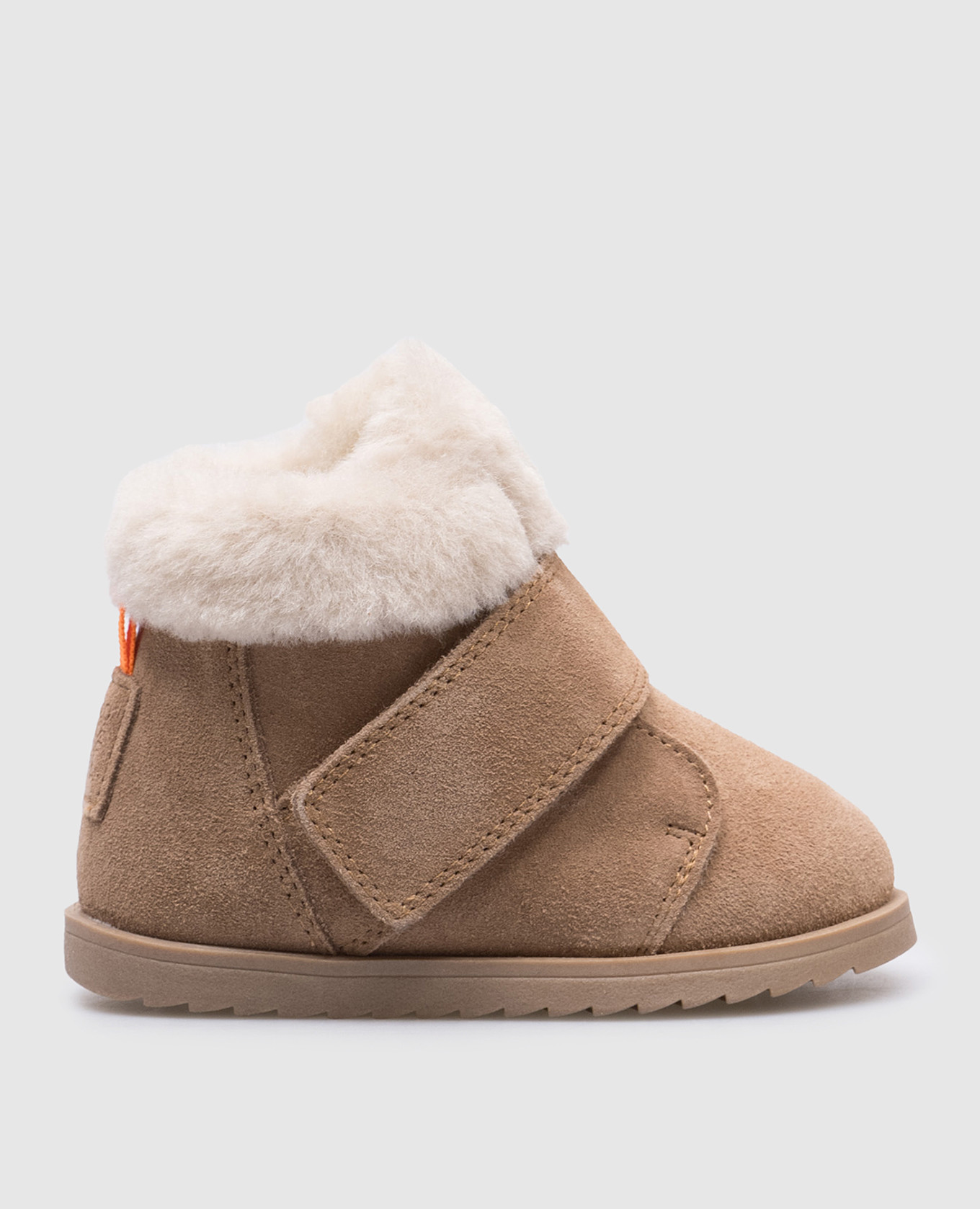 Kids brown suede boots with logo colors of california