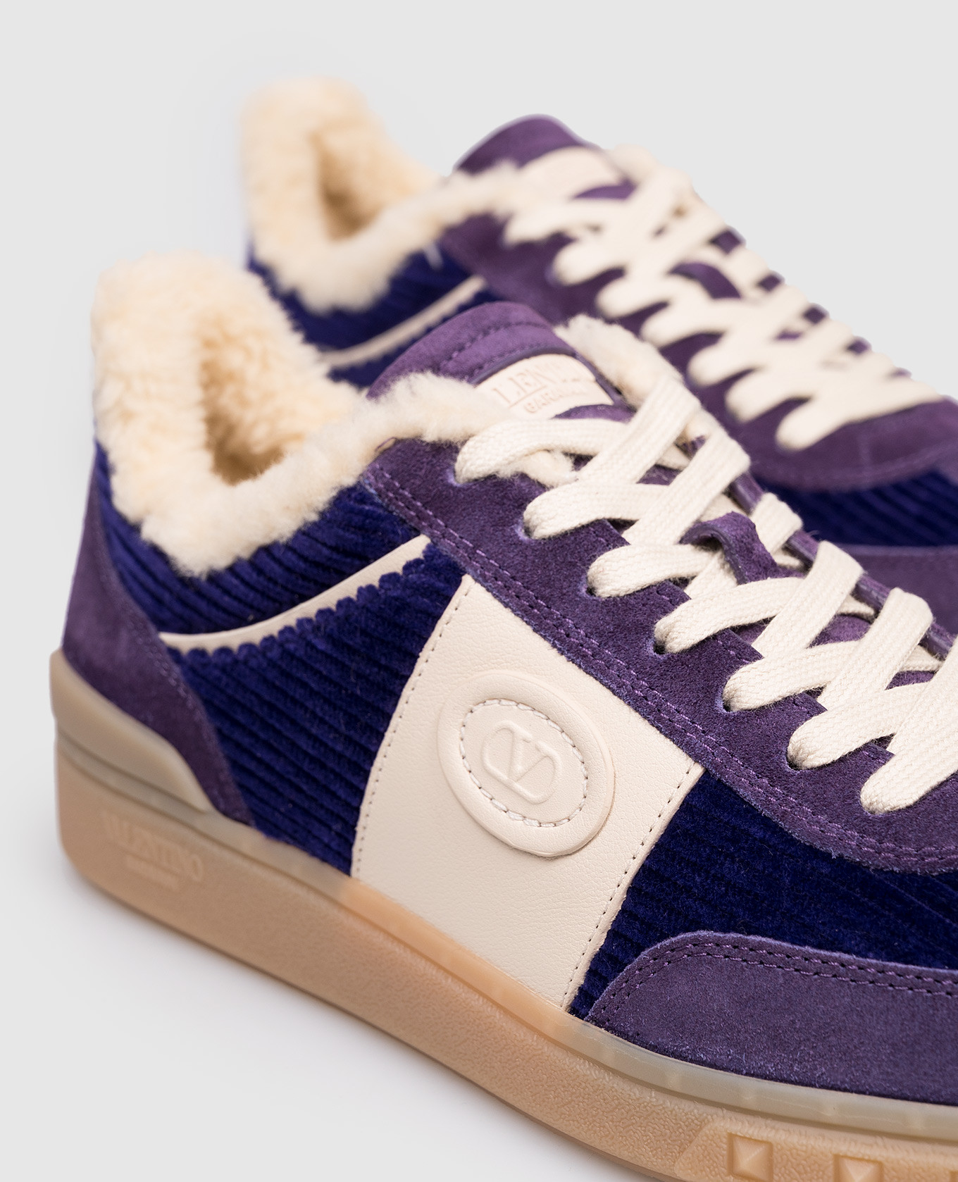 

Purple combo sneakers with logo emblem Valentino, Violet