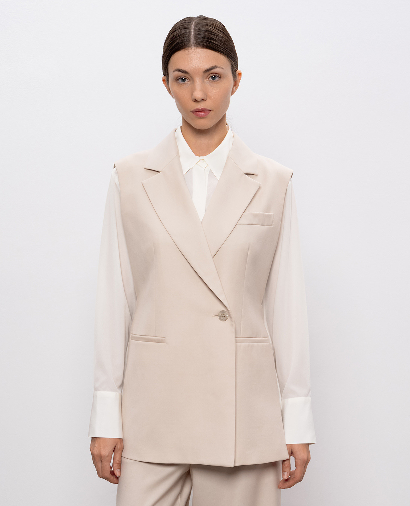 

Beige double-breasted wool vest with monil chain Peserico