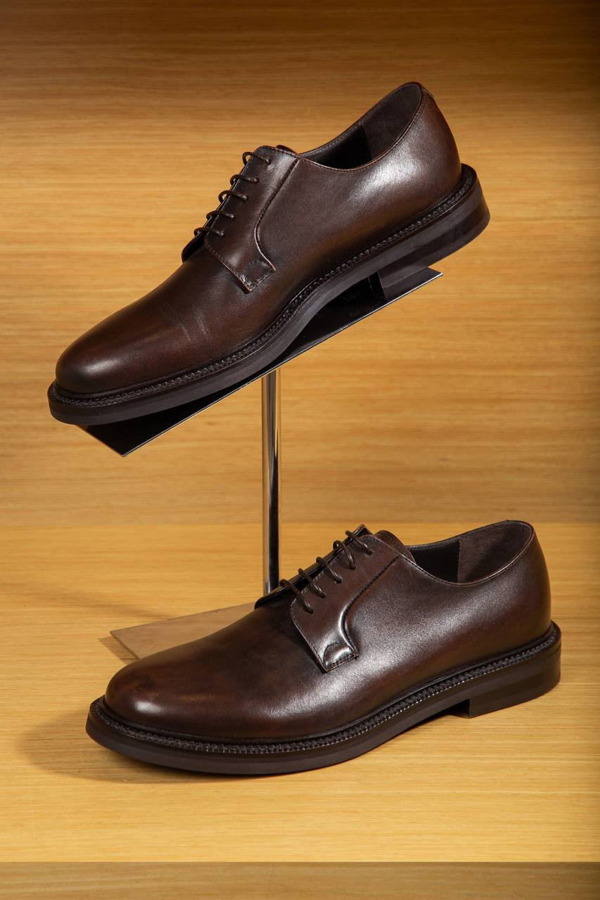 

Brown leather derbies with embossed logo Peserico