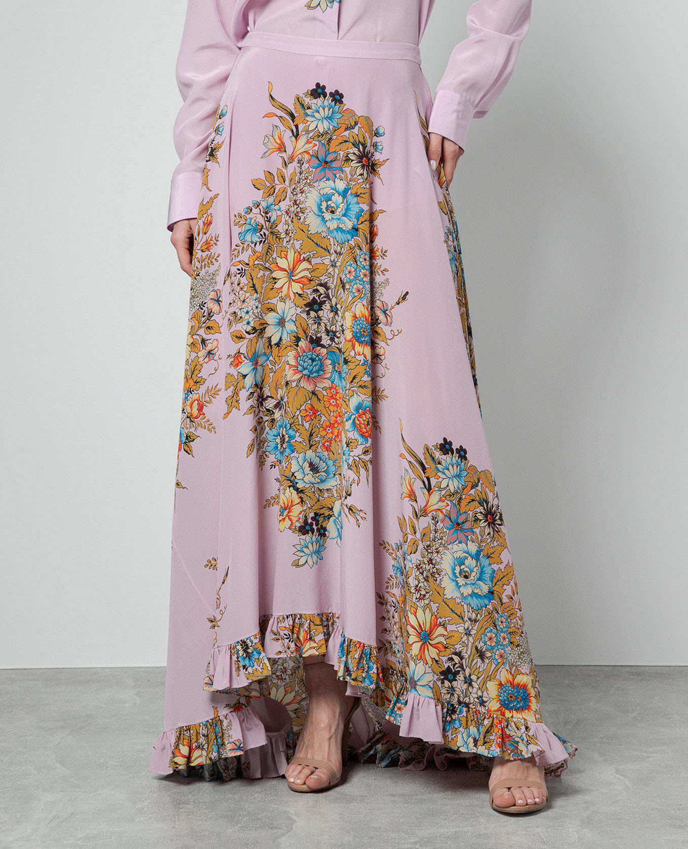

Pink skirt made of silk in a floral pattern with ruffles Etro