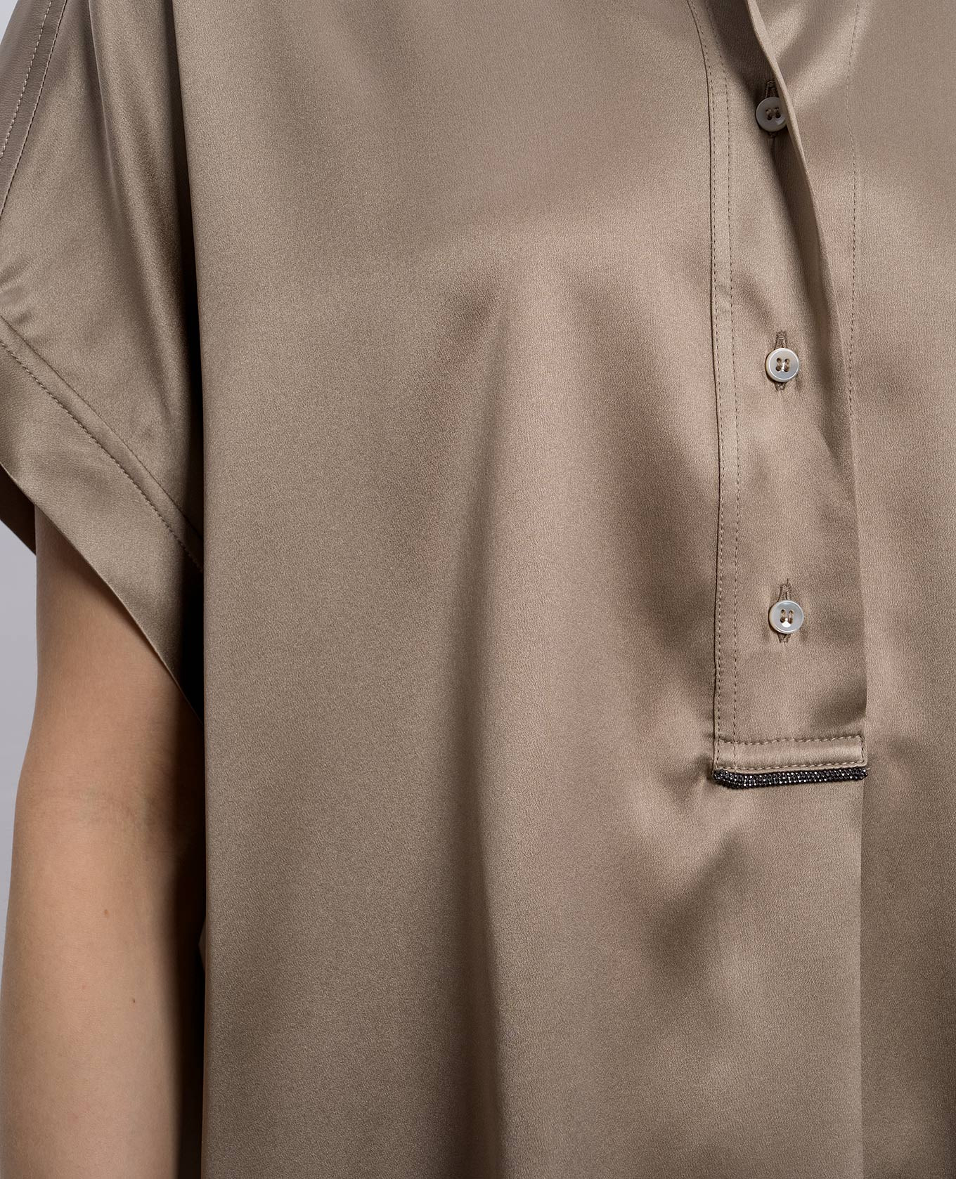 

Beige silk top with monil chain Brunello Cucinelli