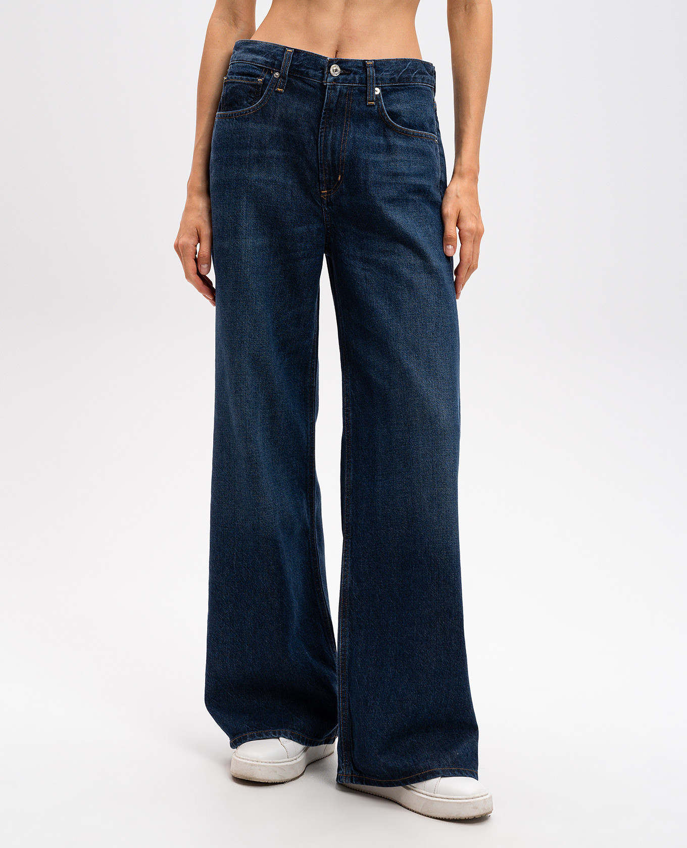 

Blue jeans with a distressed effect CITIZENS OF HUMANITY