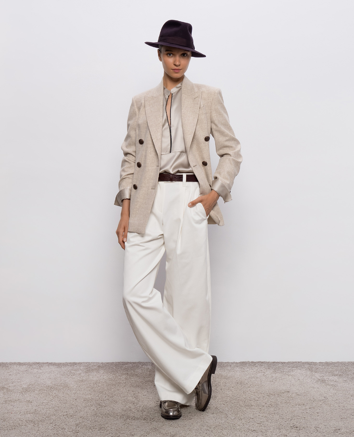 

White pants with a monil chain Brunello Cucinelli