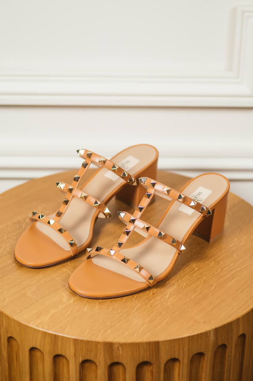 

ROCKSTUD brown leather mules Valentino