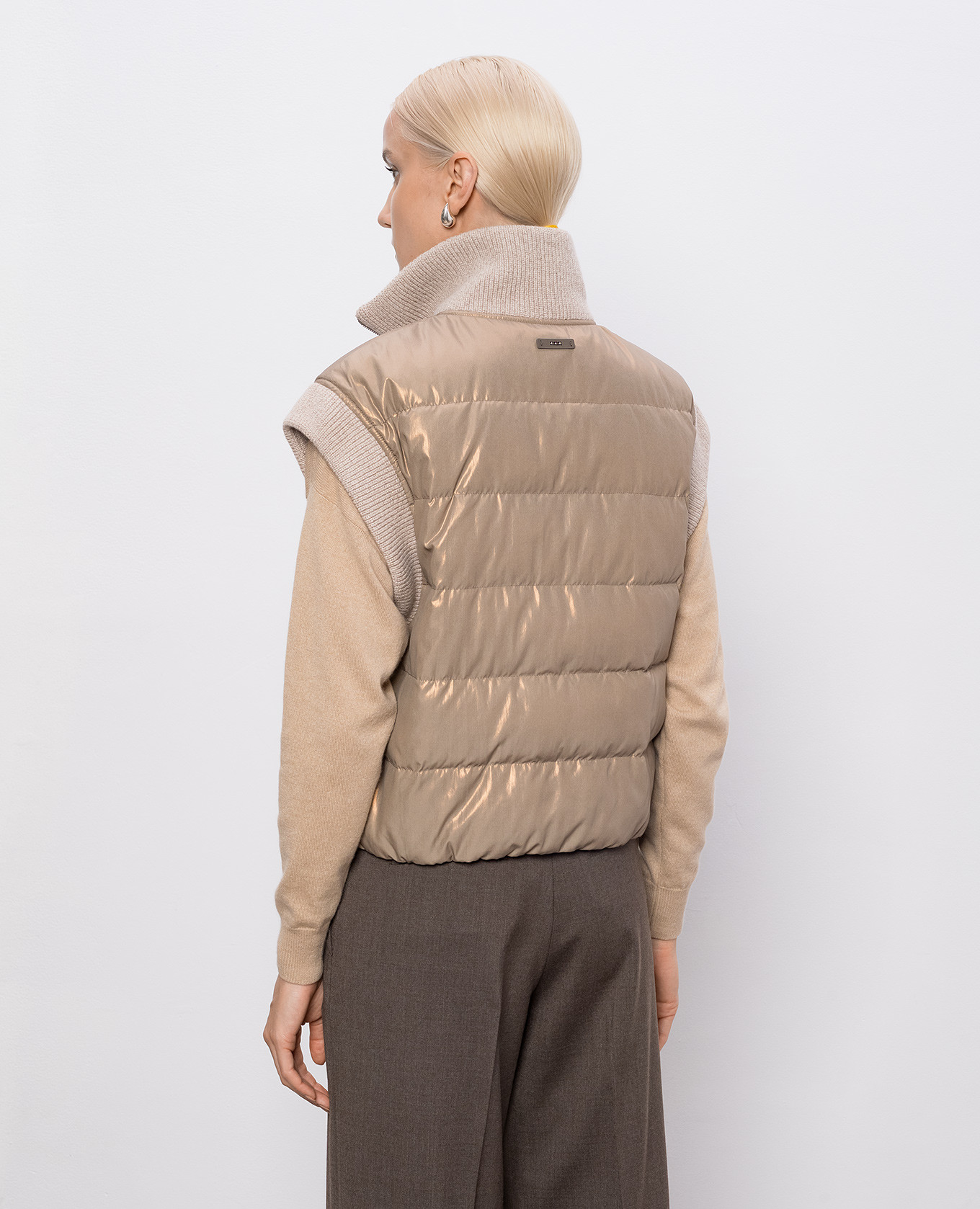 

Beige down vest with shiny texture Peserico