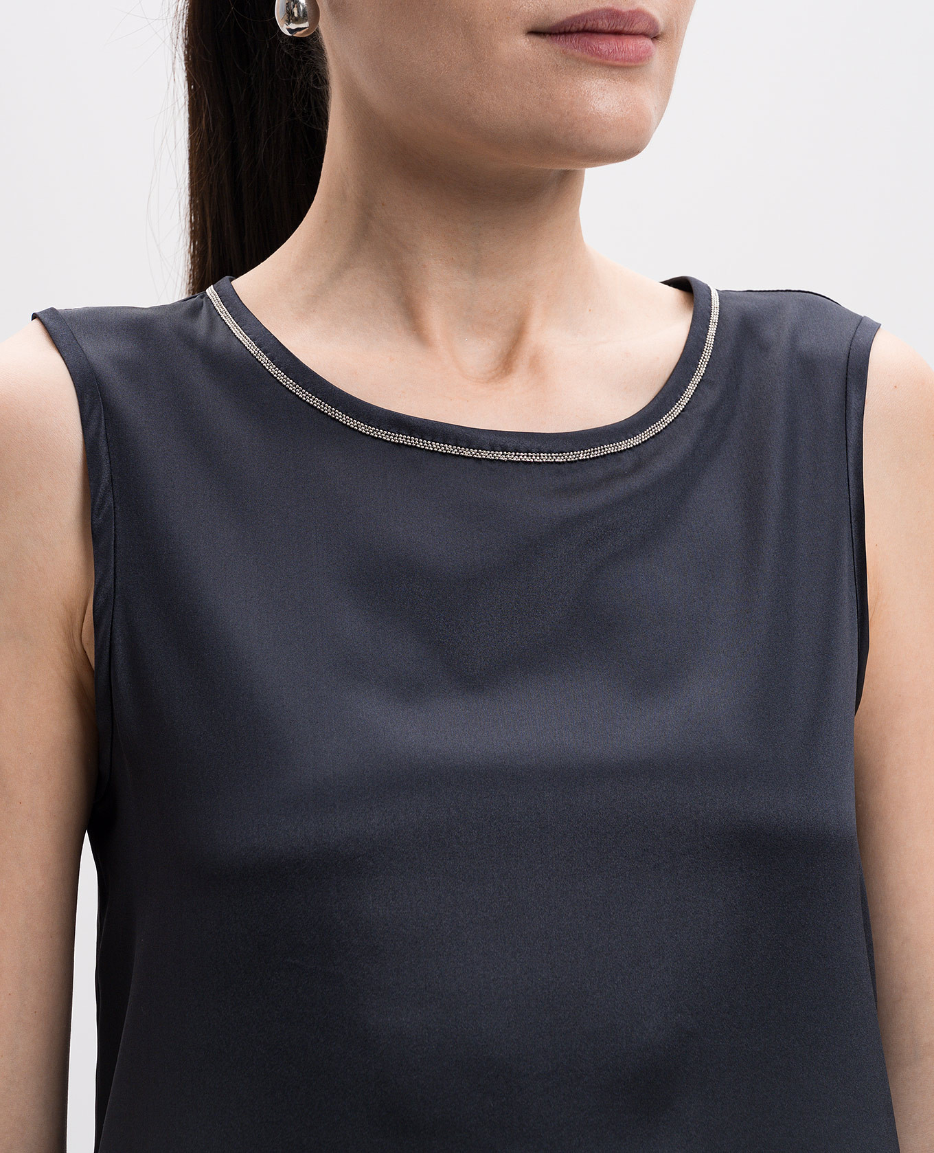Blue silk top with monil chain Peserico 5