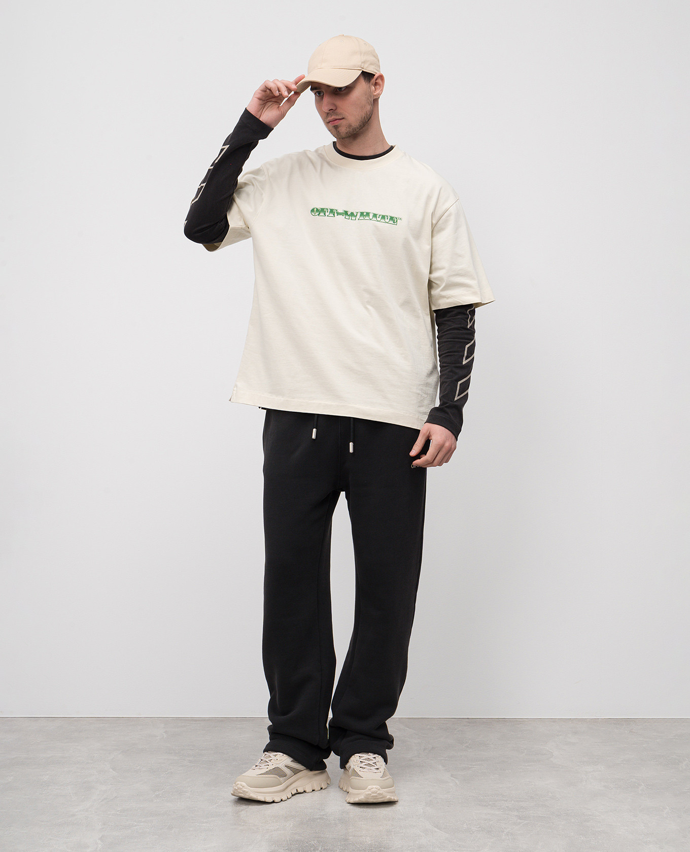 

Black long sleeve with printed Arrow logo emblem Off-White