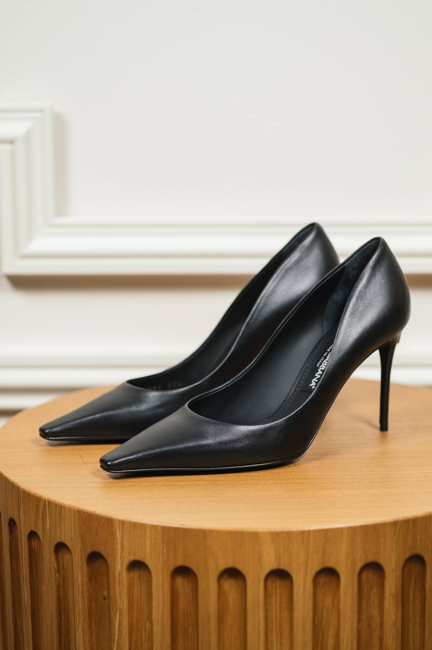 Black leather pumps with metallic DG logo Dolce&Gabbana 9