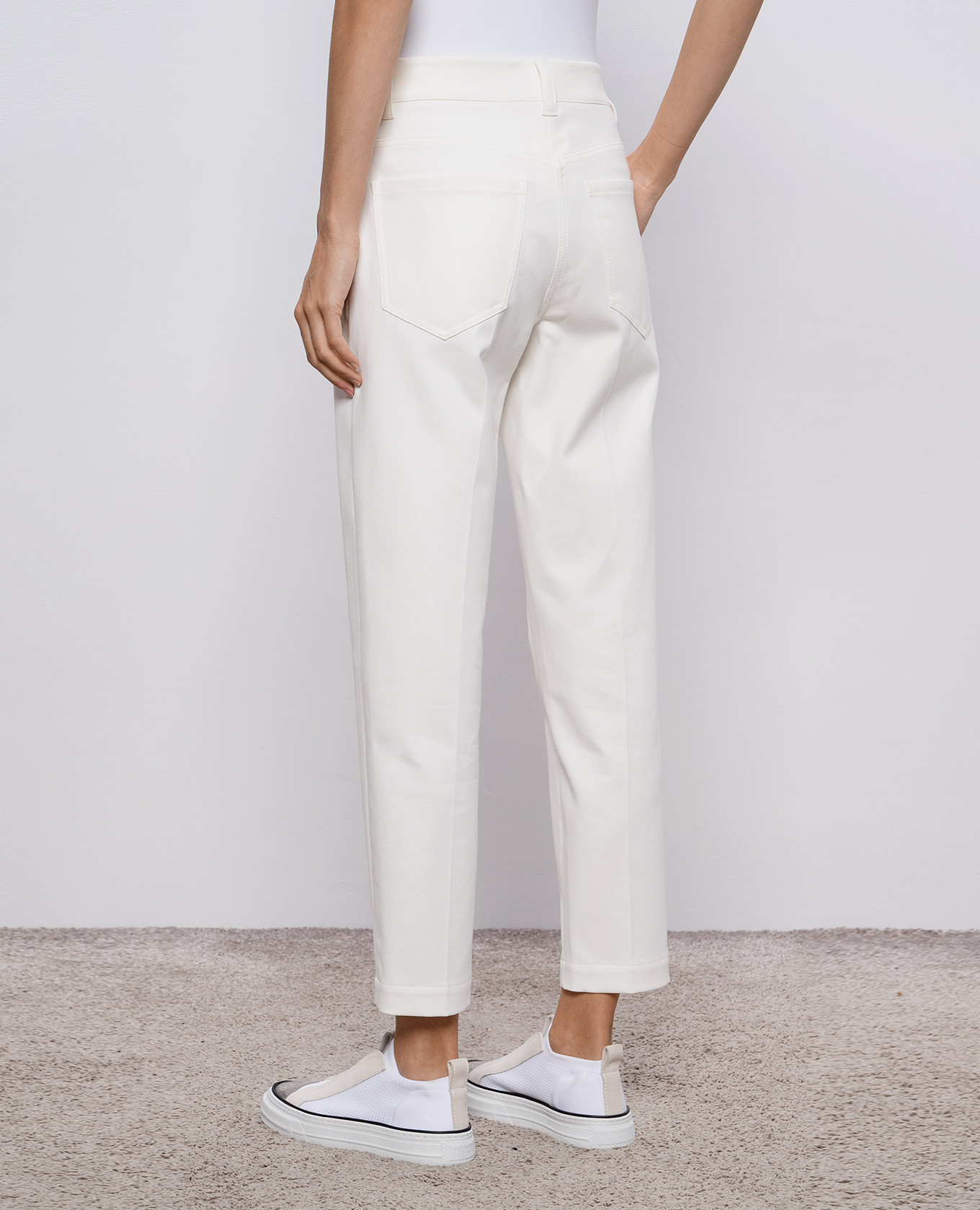 White pants with logo patch Brunello Cucinelli 4