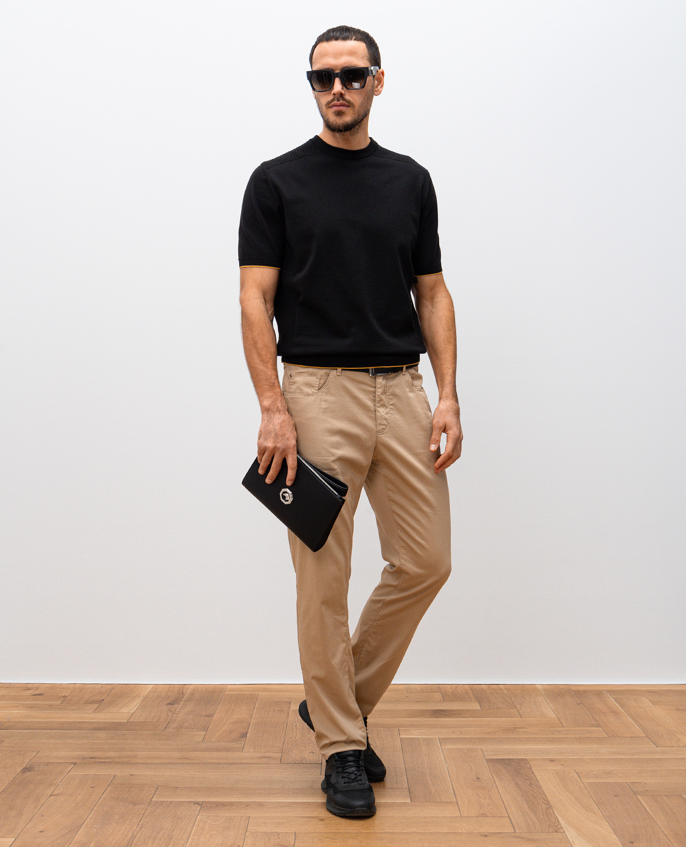 

Black T-shirt with embroidered monogram logo Stefano Ricci