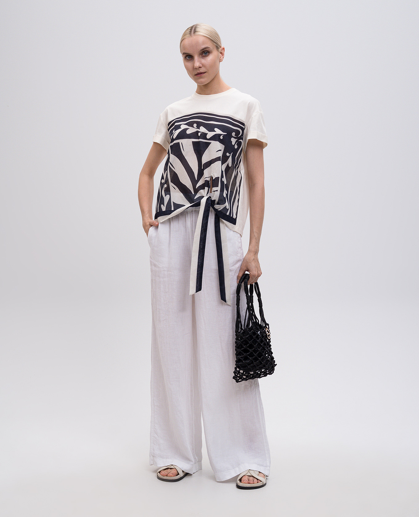 

Beige T-shirt with contrasting print Twinset
