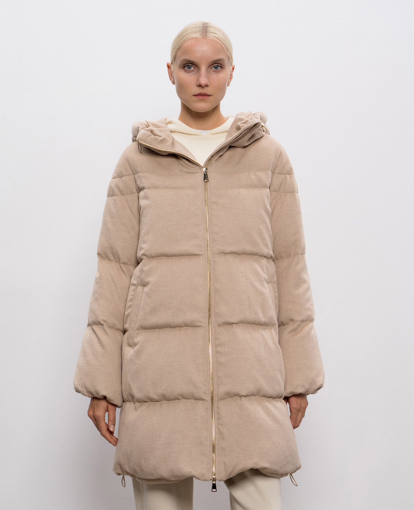 

Beige down jacket made of silk and camel wool Be Florence