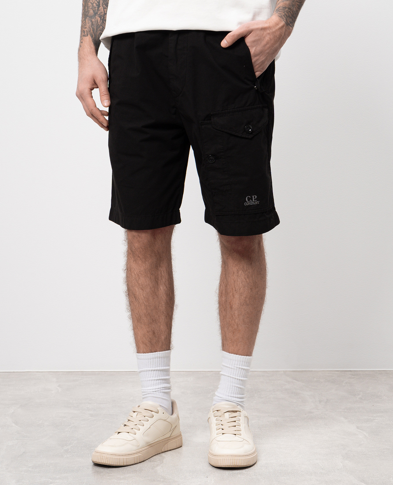 

Black shorts with logo embroidery C.P. Company