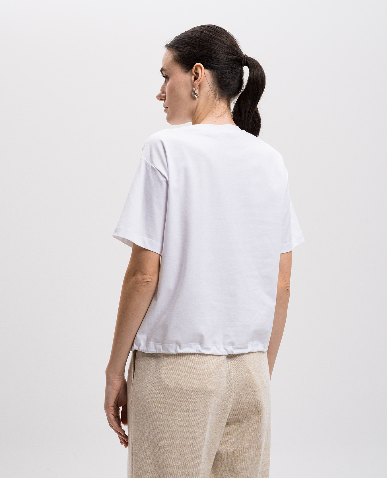 

White T-shirt with a monil chain Peserico