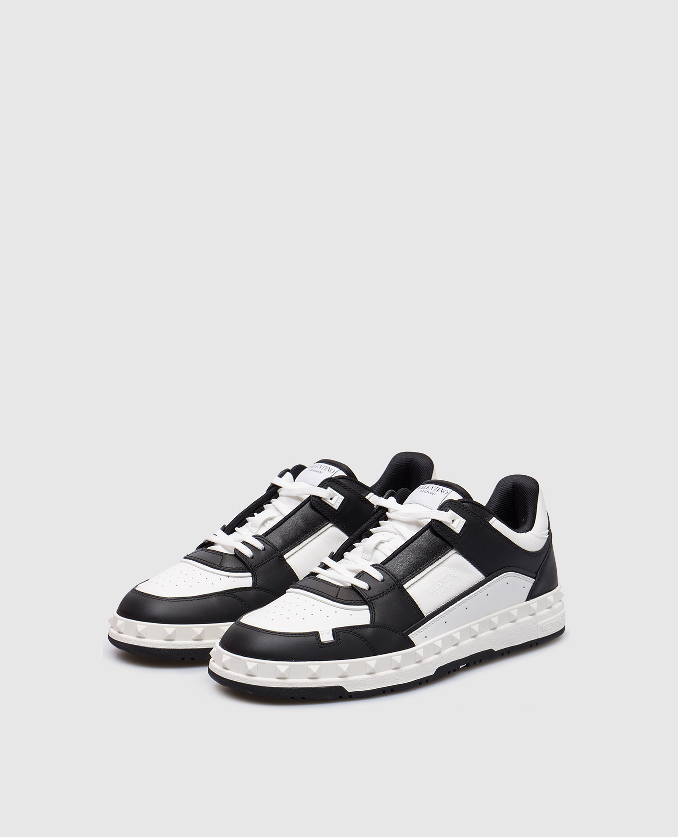 

Freedots Low Black Leather Sneakers Valentino