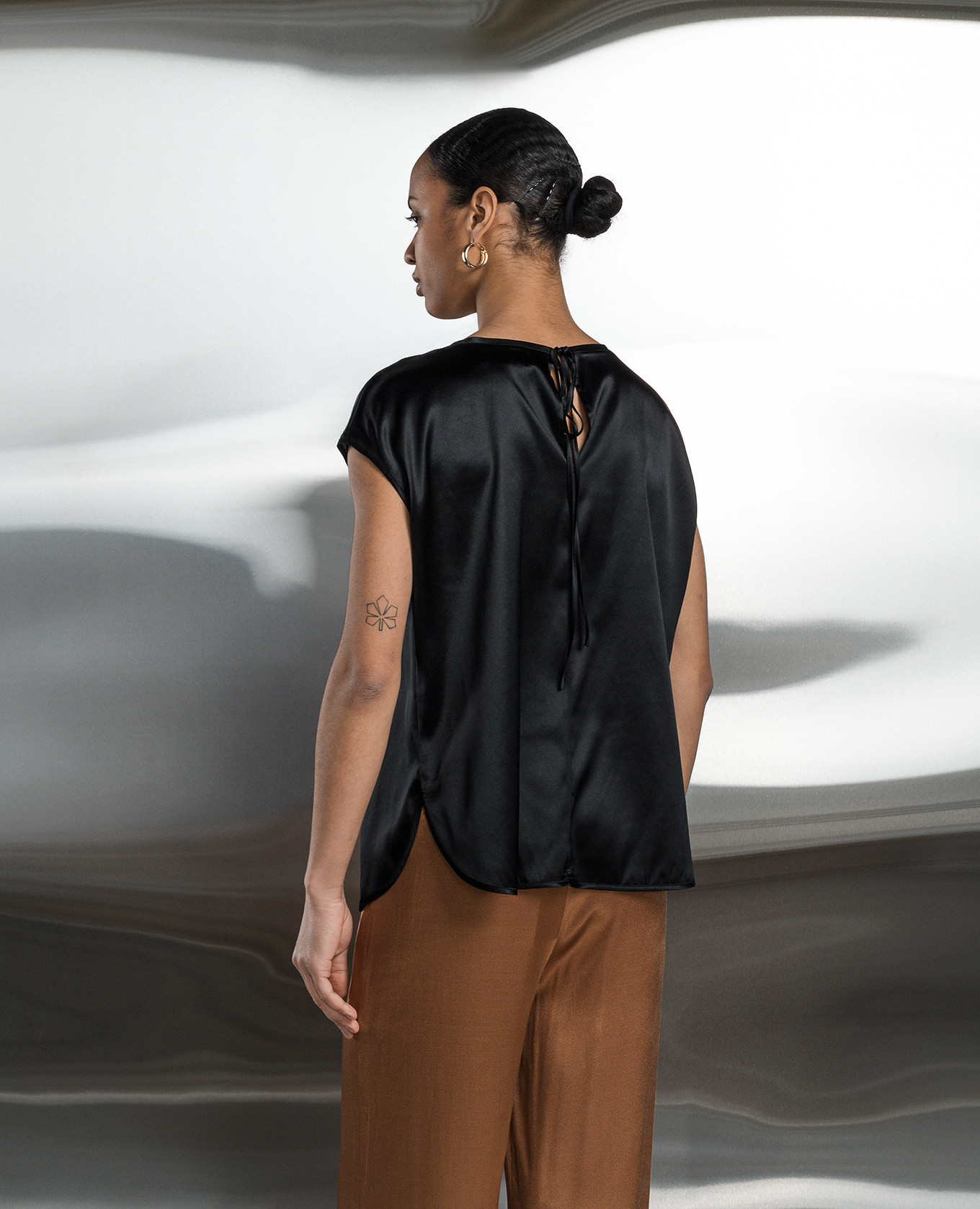 

Black silk blouse Solotre