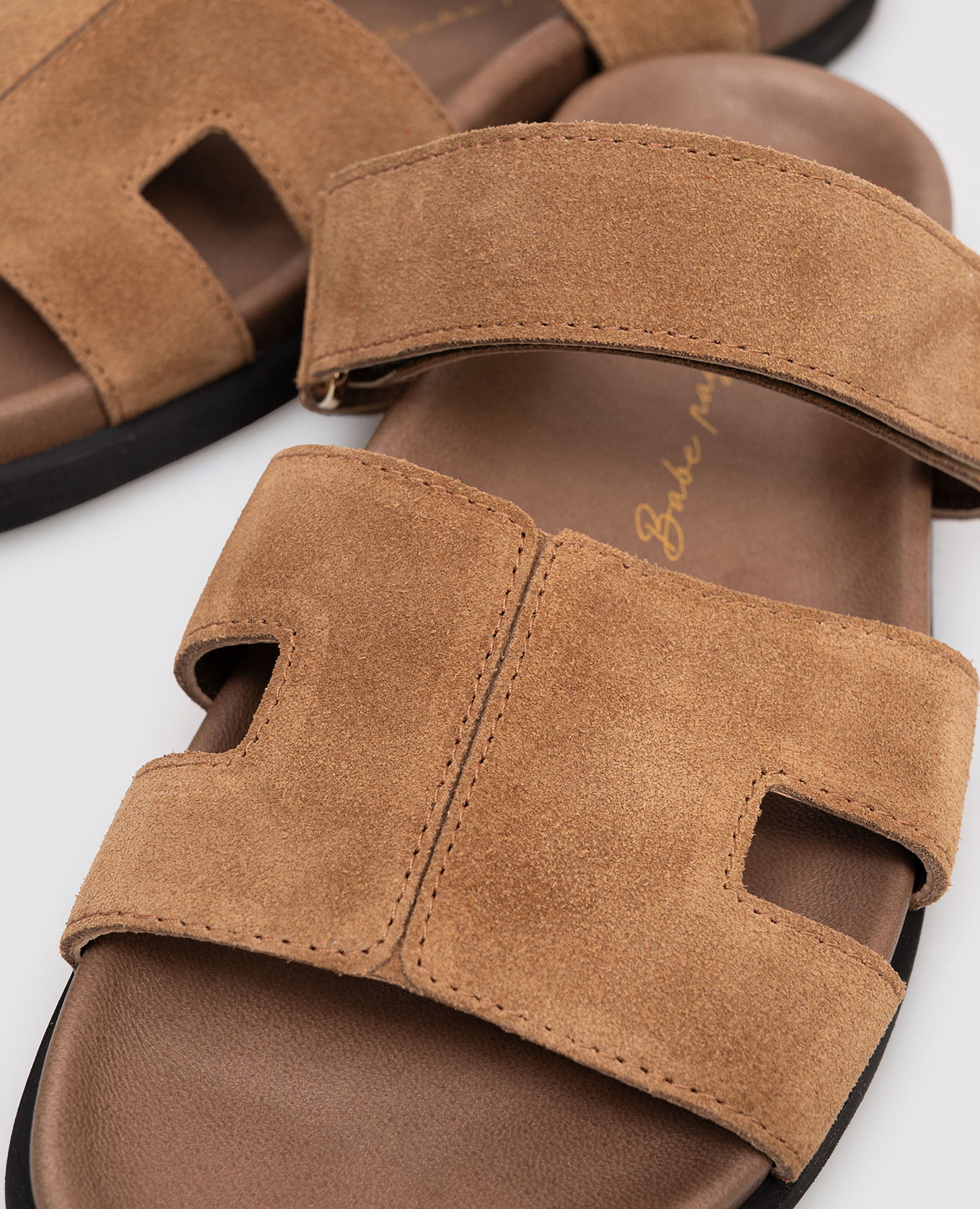 

Brown suede flip-flops Babe Pay Pls