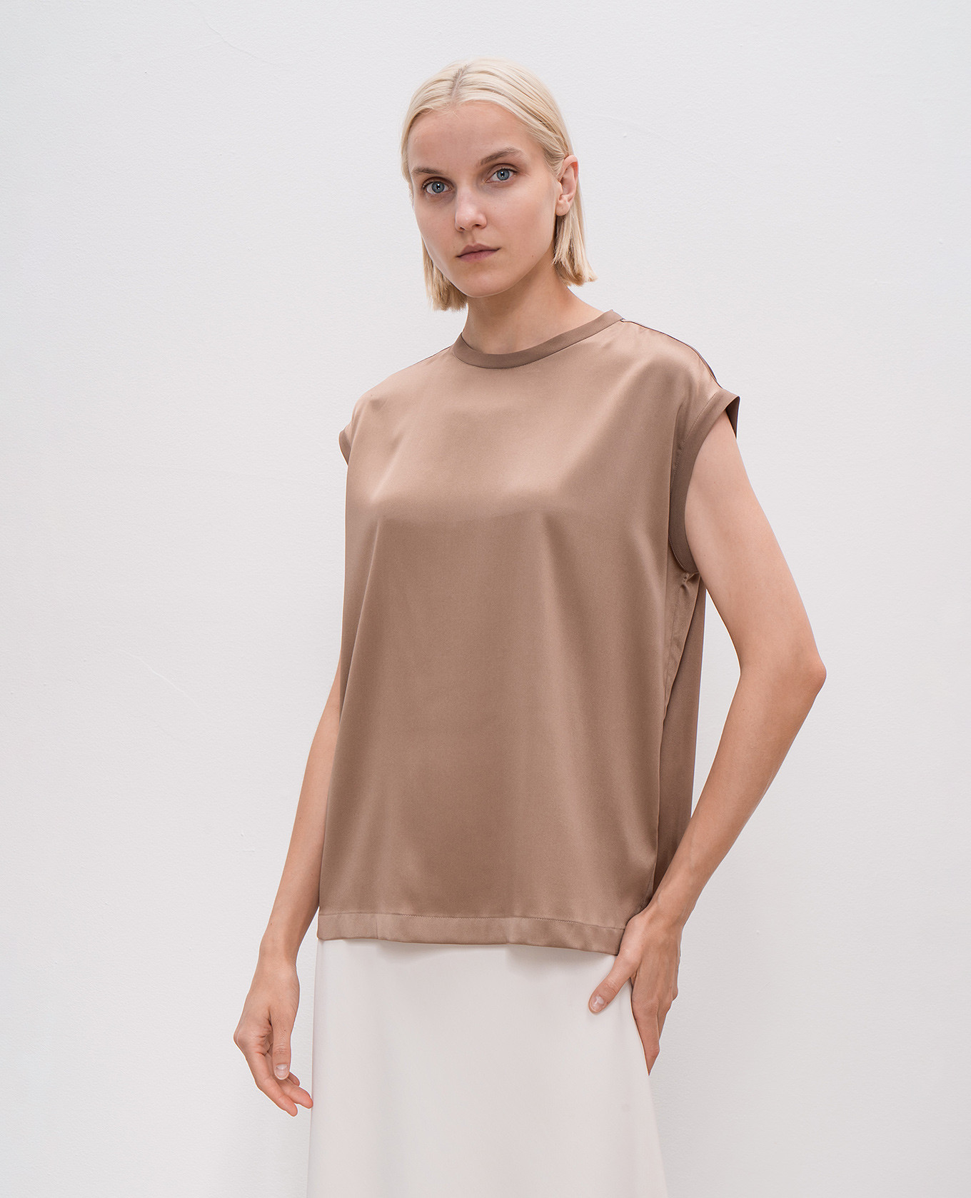 Brown silk top with monil chain Brunello Cucinelli 3
