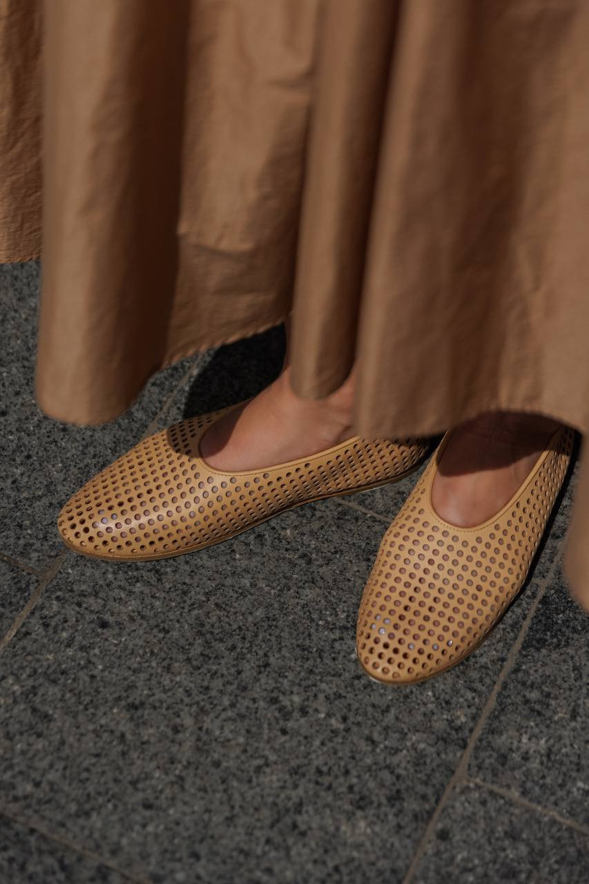 

Beige leather ballet flats Forata with perforations Marsell