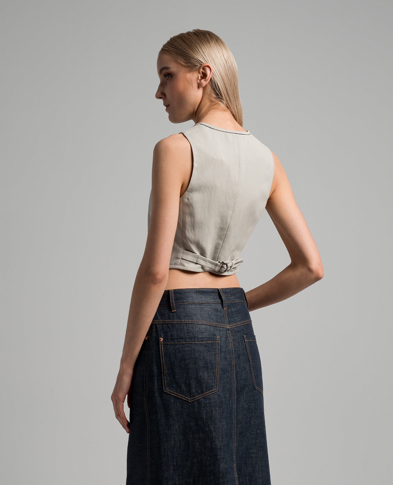 Gray linen waistcoat with monil chain Brunello Cucinelli 4