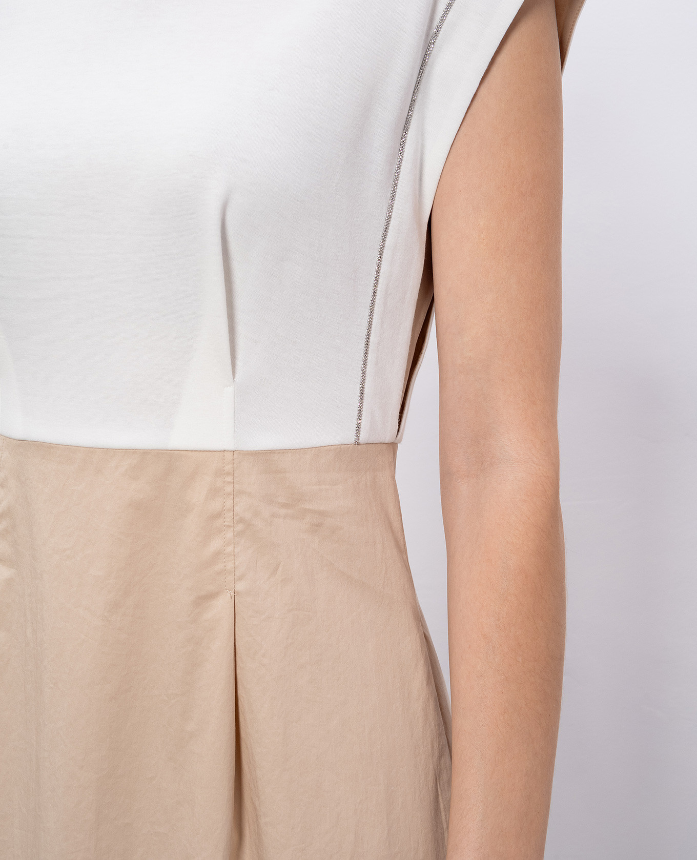 

Beige dress with monil chain Peserico
