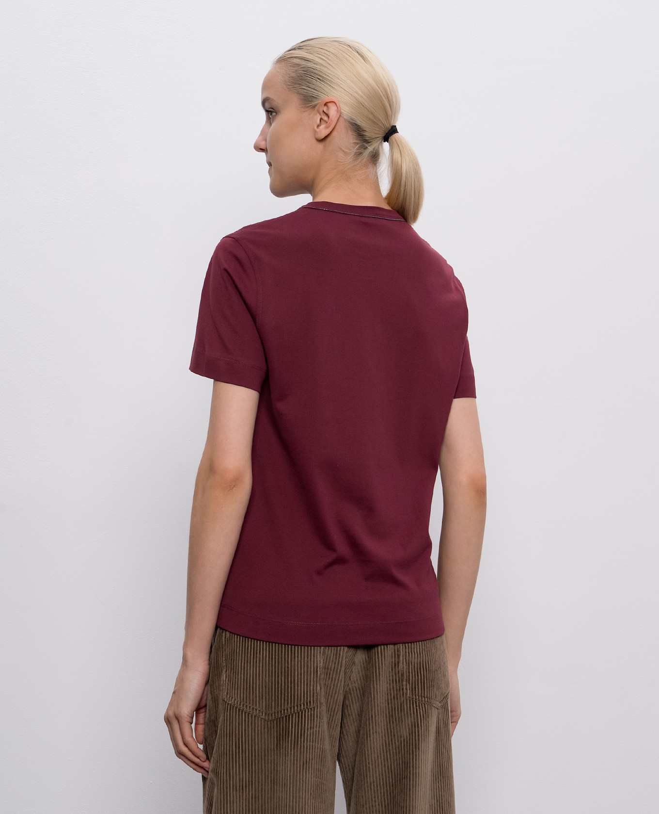 

Burgundy T-shirt with monil chain Brunello Cucinelli