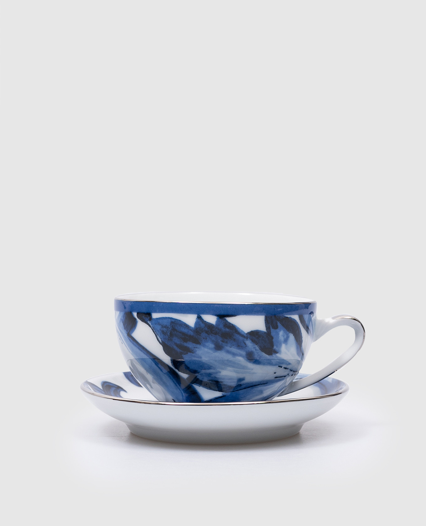 

Porcelain white tea set with a cup and saucer with a Blu Mediterraneo print Dolce&Gabbana