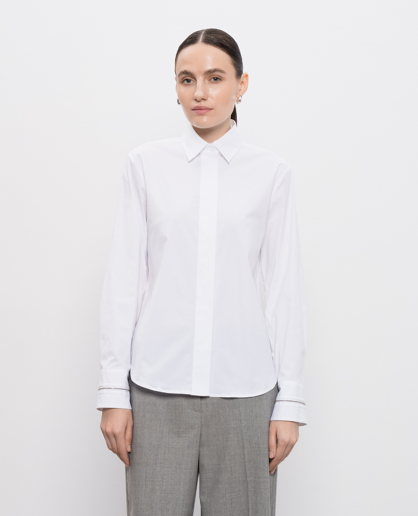 

White shirt with a monil chain Peserico