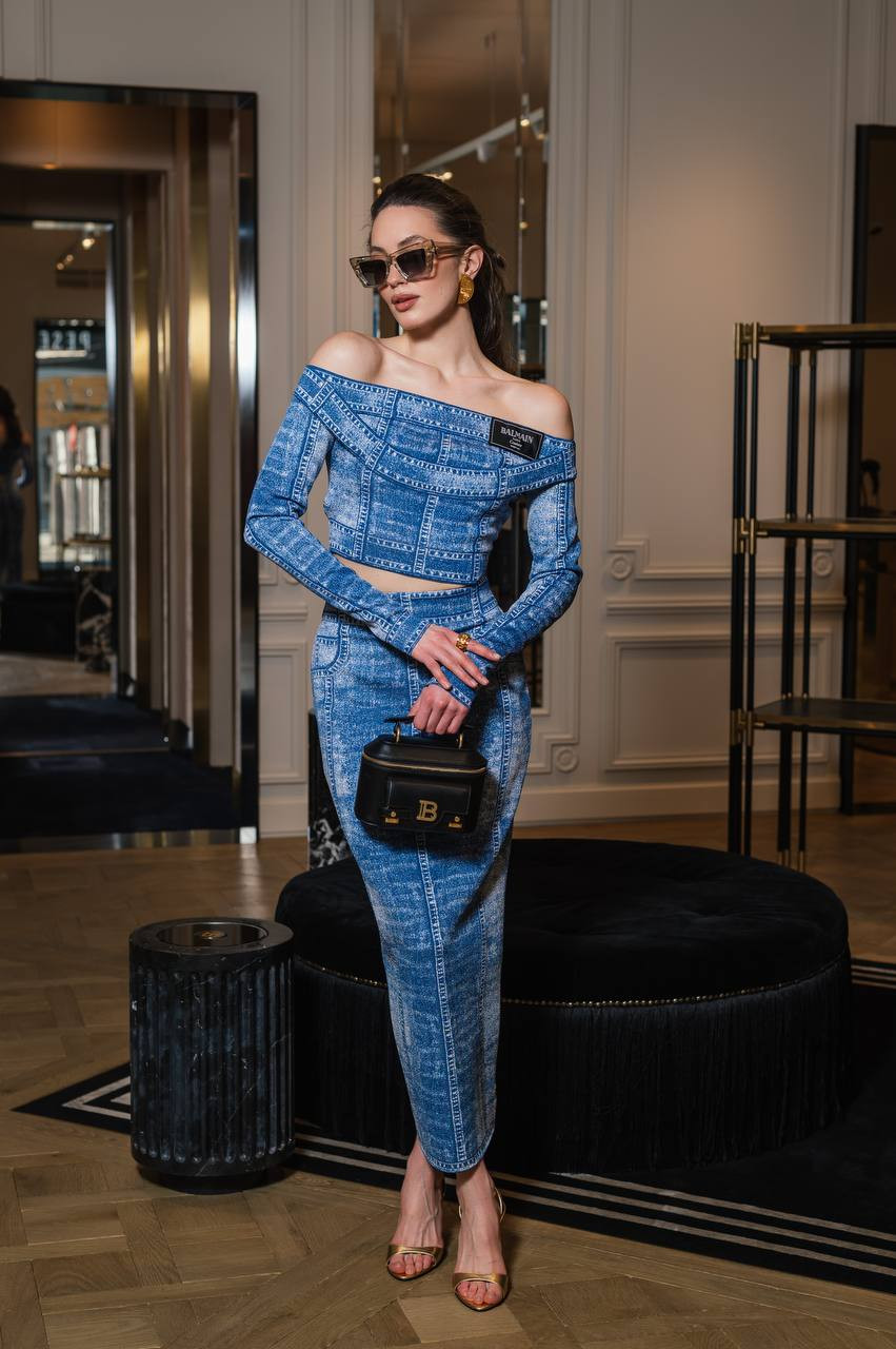 

Blue cropped top with logo patch Balmain, Light blue