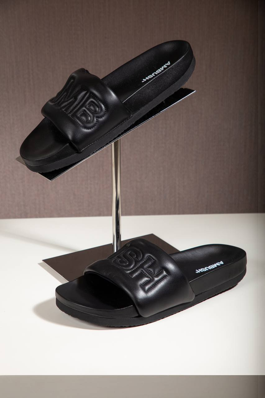 

Black leather flip flops with embossed logo AMBUSH