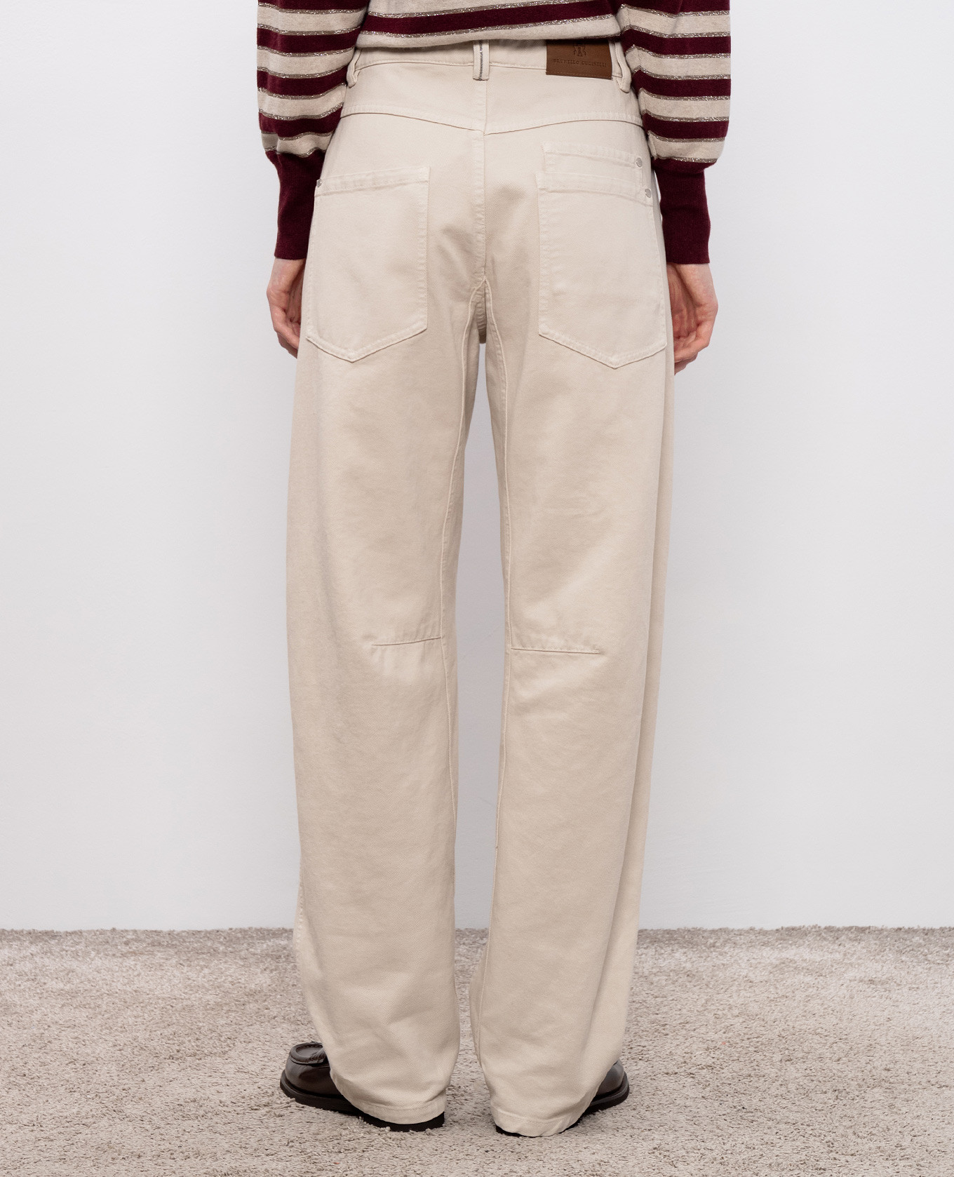 

Beige jeans with a monil chain Brunello Cucinelli