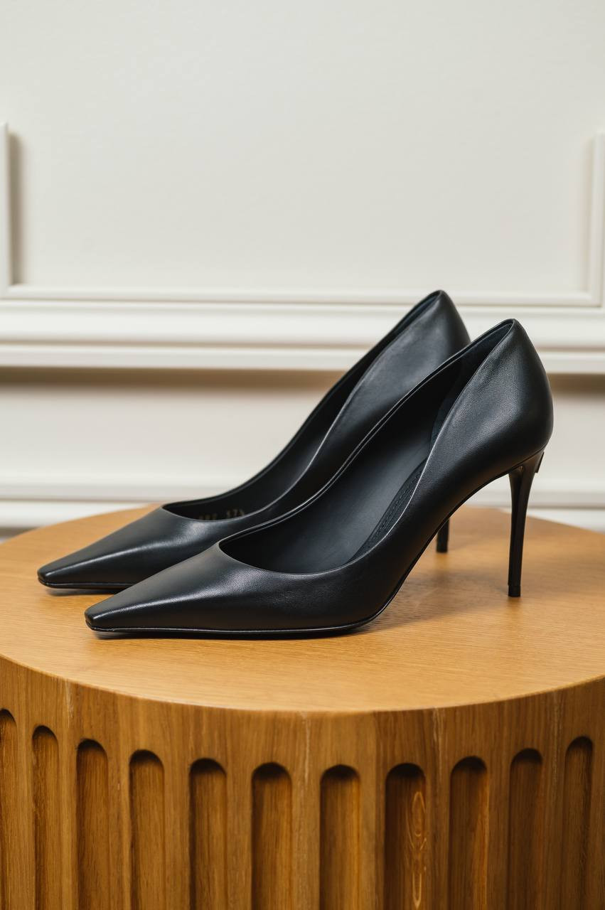 Black leather pumps with metallic DG logo Dolce&Gabbana 6