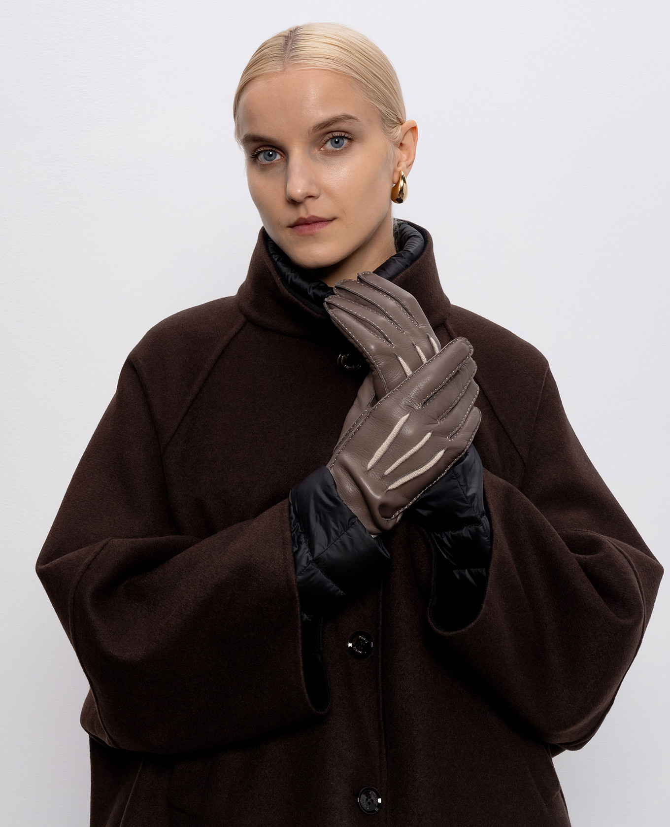 

Beige leather gloves MooRER