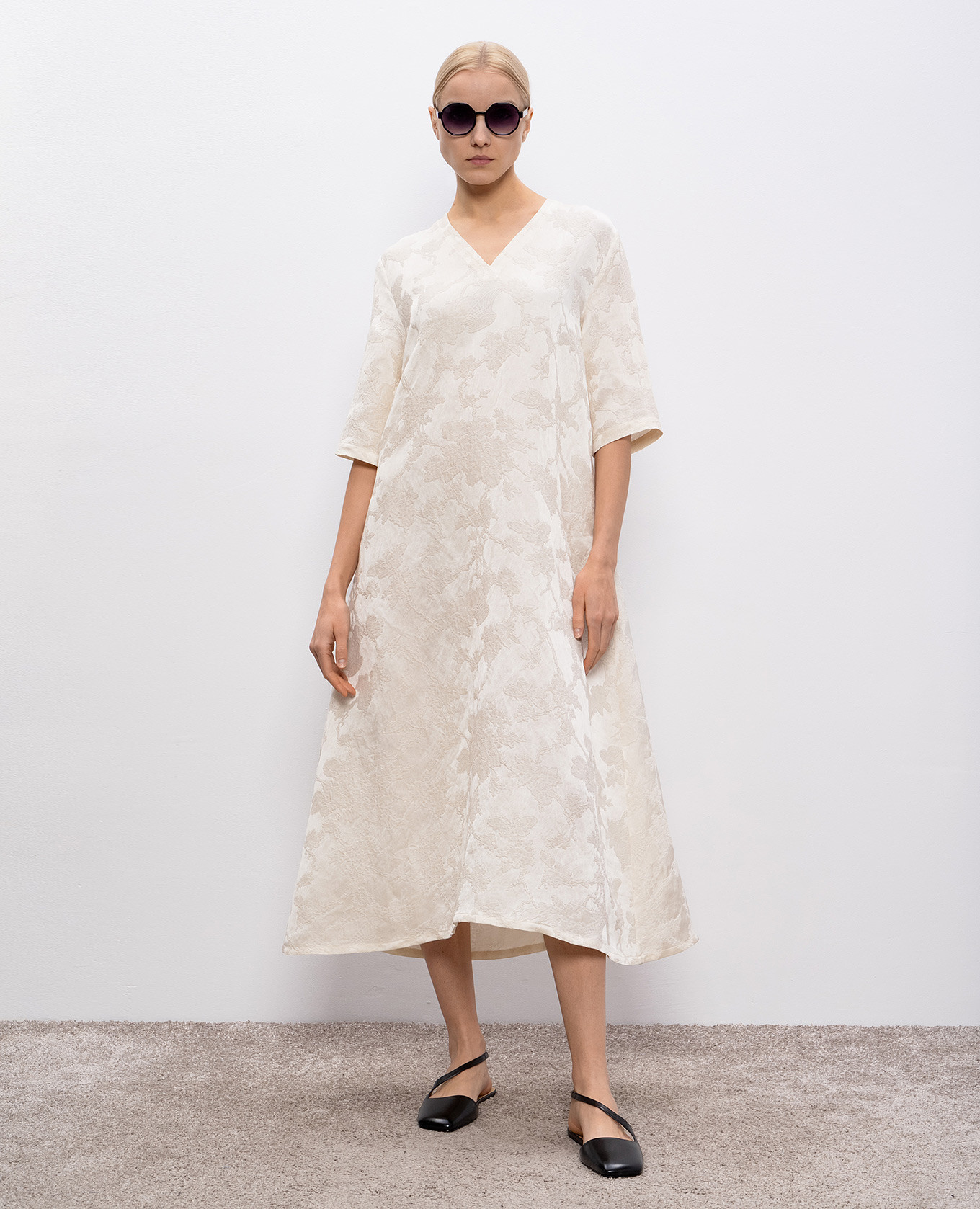 

Beige linen midi dress with floral pattern UMA WANG