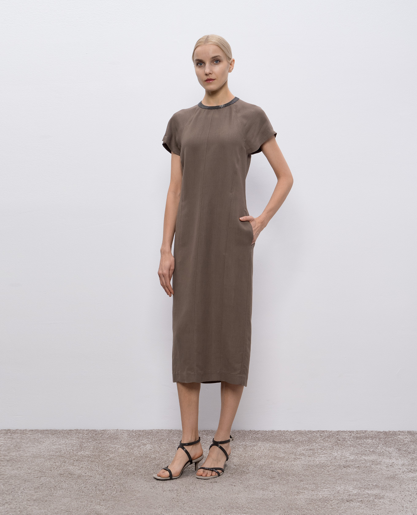 

Brown linen midi dress with monil chain Brunello Cucinelli