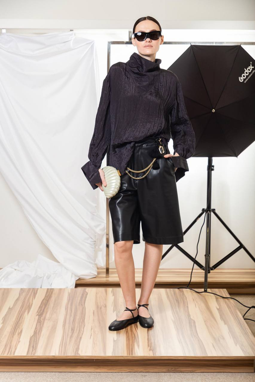 

Black Bermuda shorts Deveaux