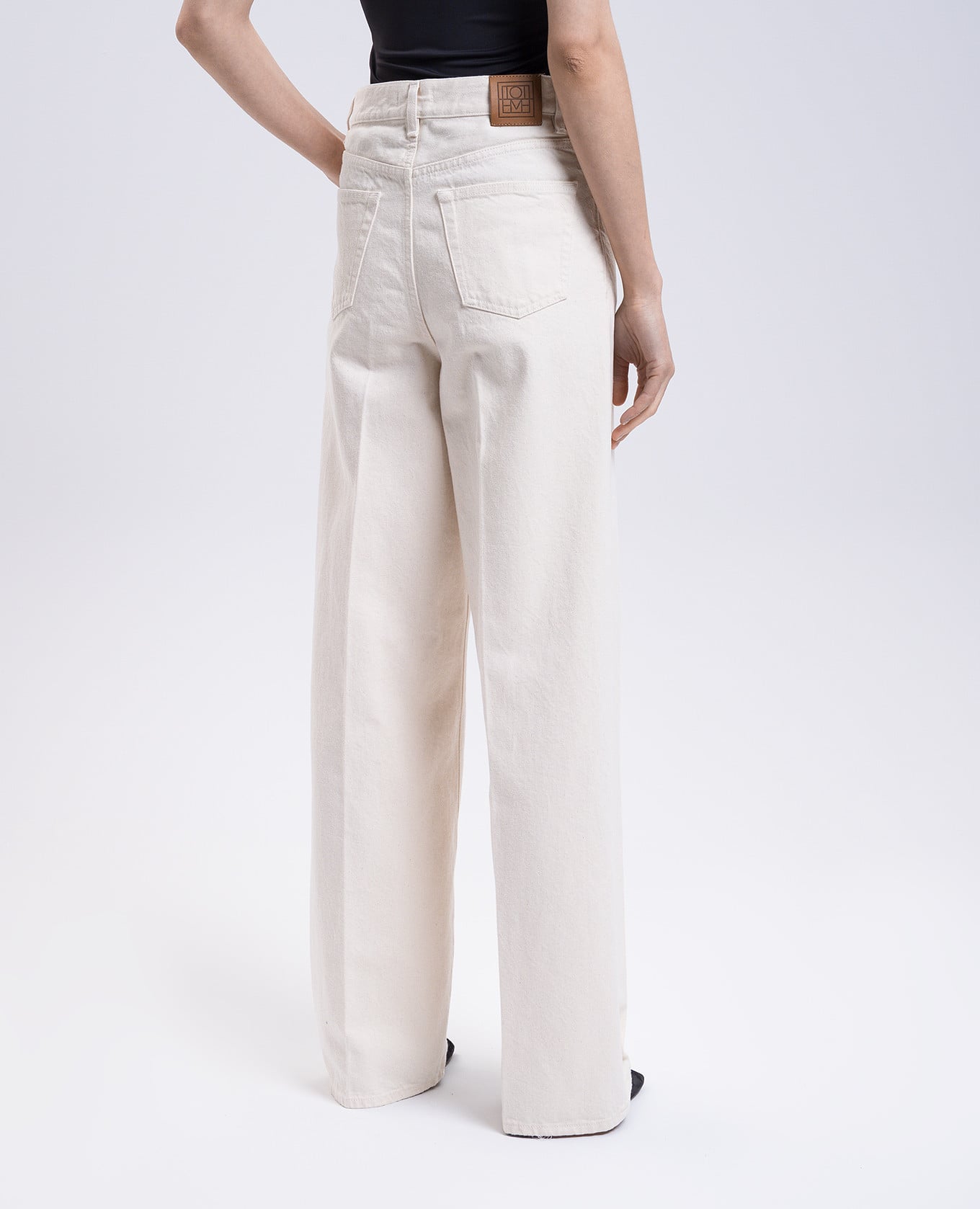 

Beige jeans with logo patch Toteme