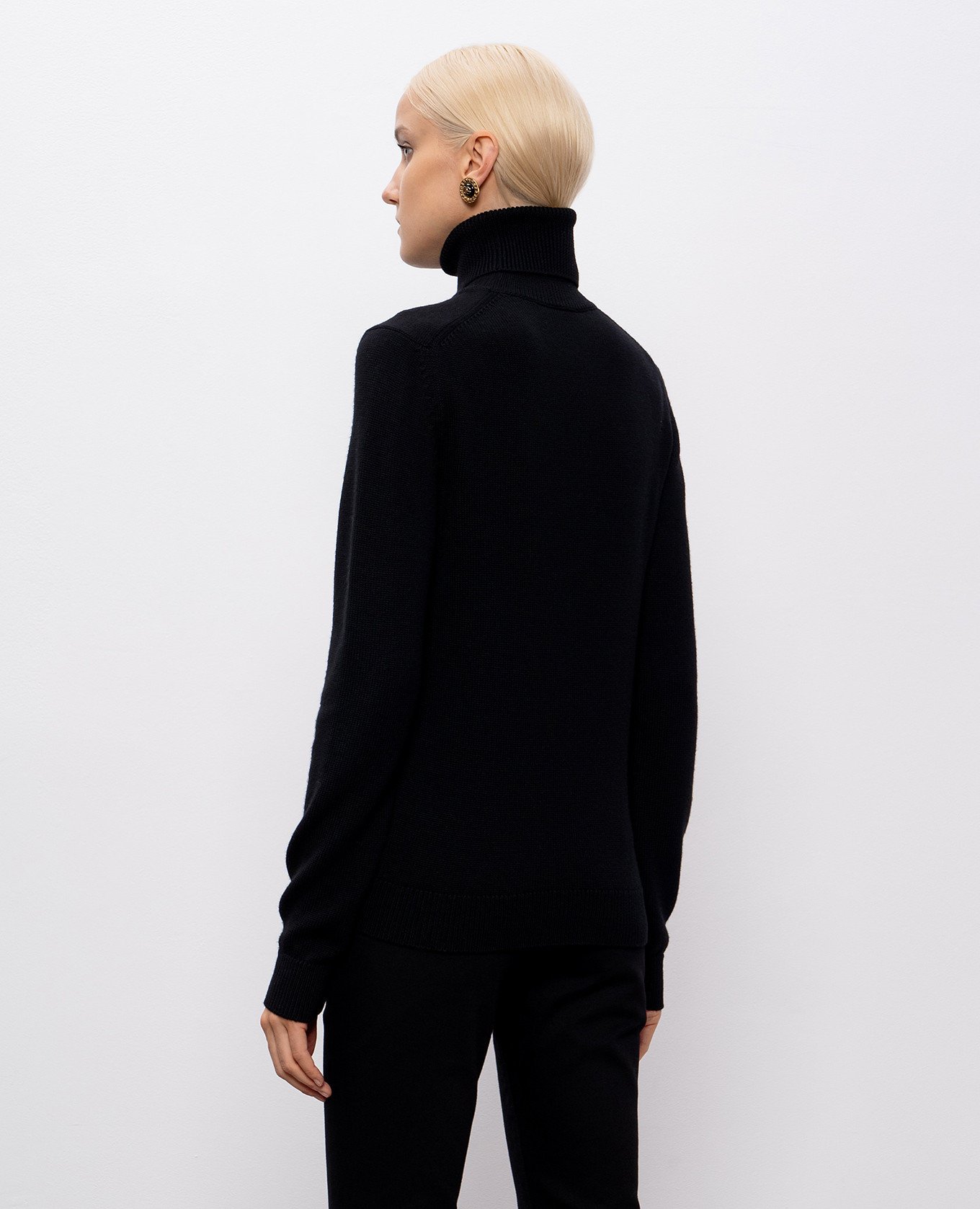 

Black wool sweater with embroidered monogram logo Dolce&Gabbana