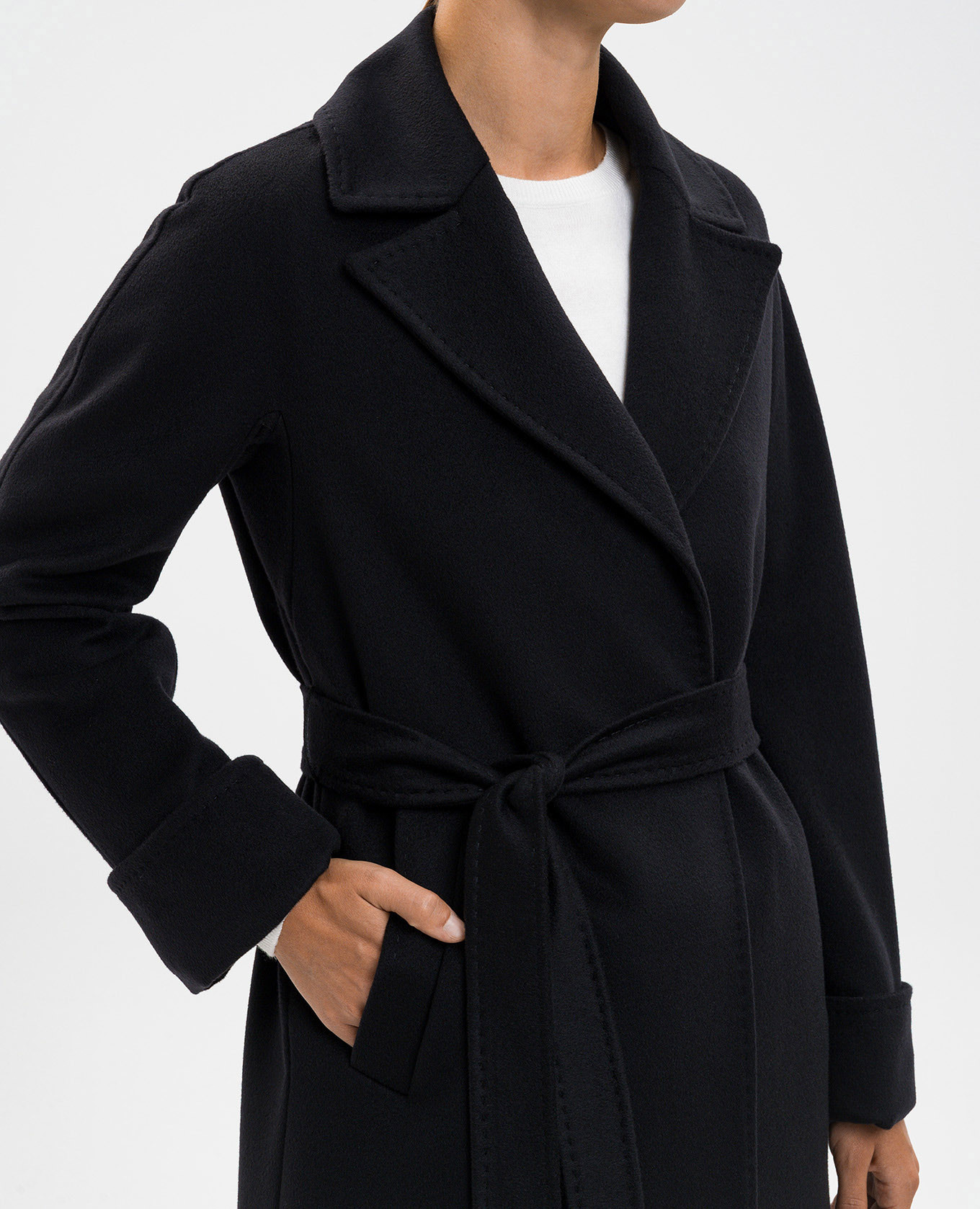 

Black cashmere coat with belt Heresis