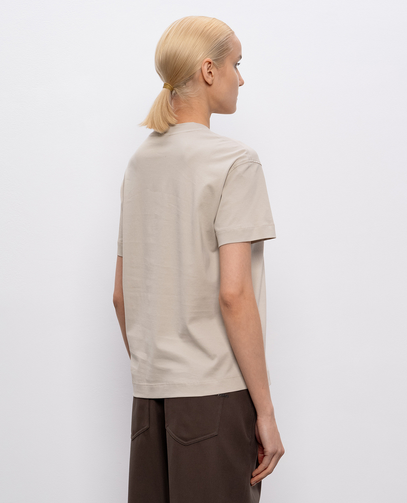 

Beige T-shirt with monil chain Brunello Cucinelli