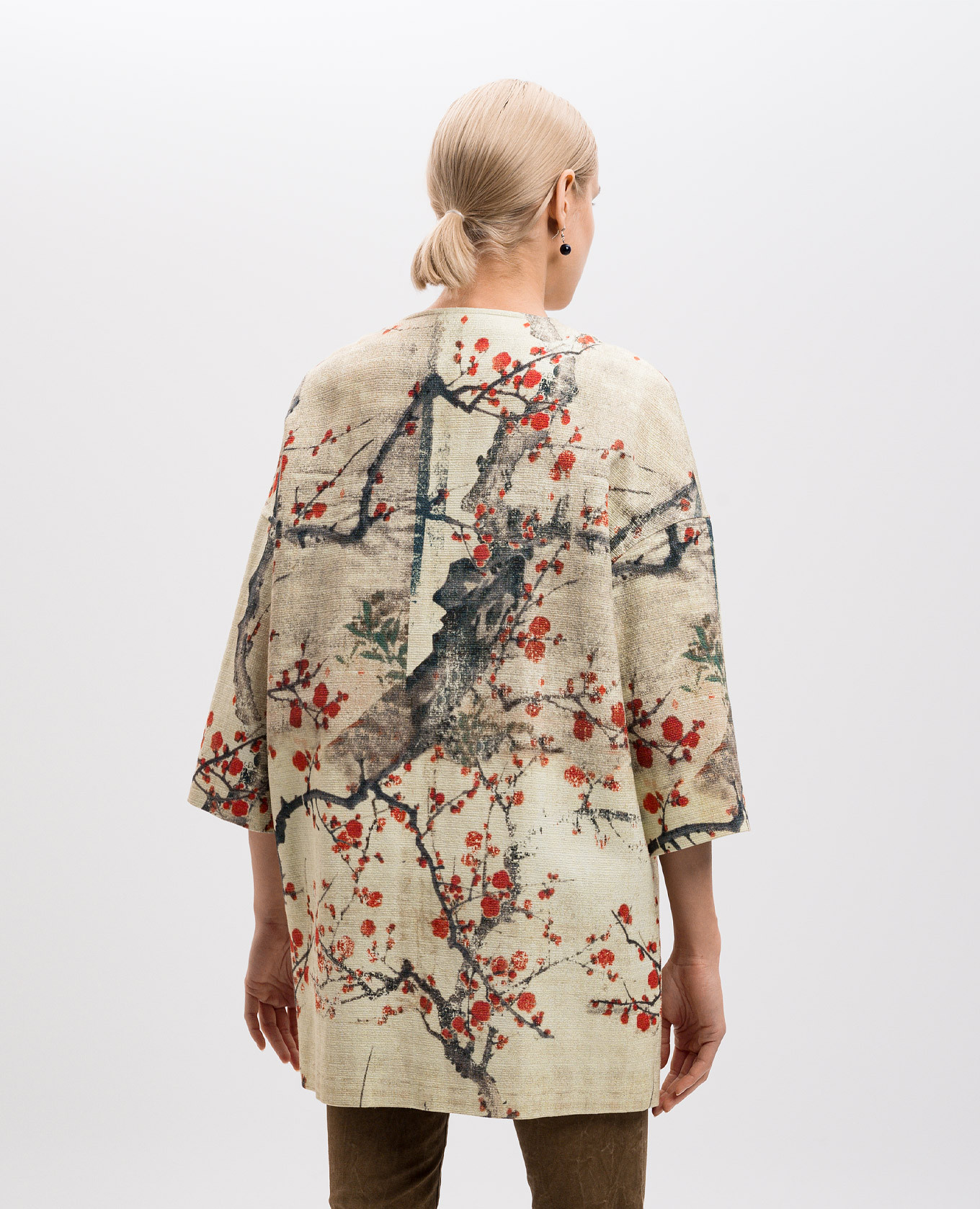 

Beige coat with linen in an ethnic print Rindi