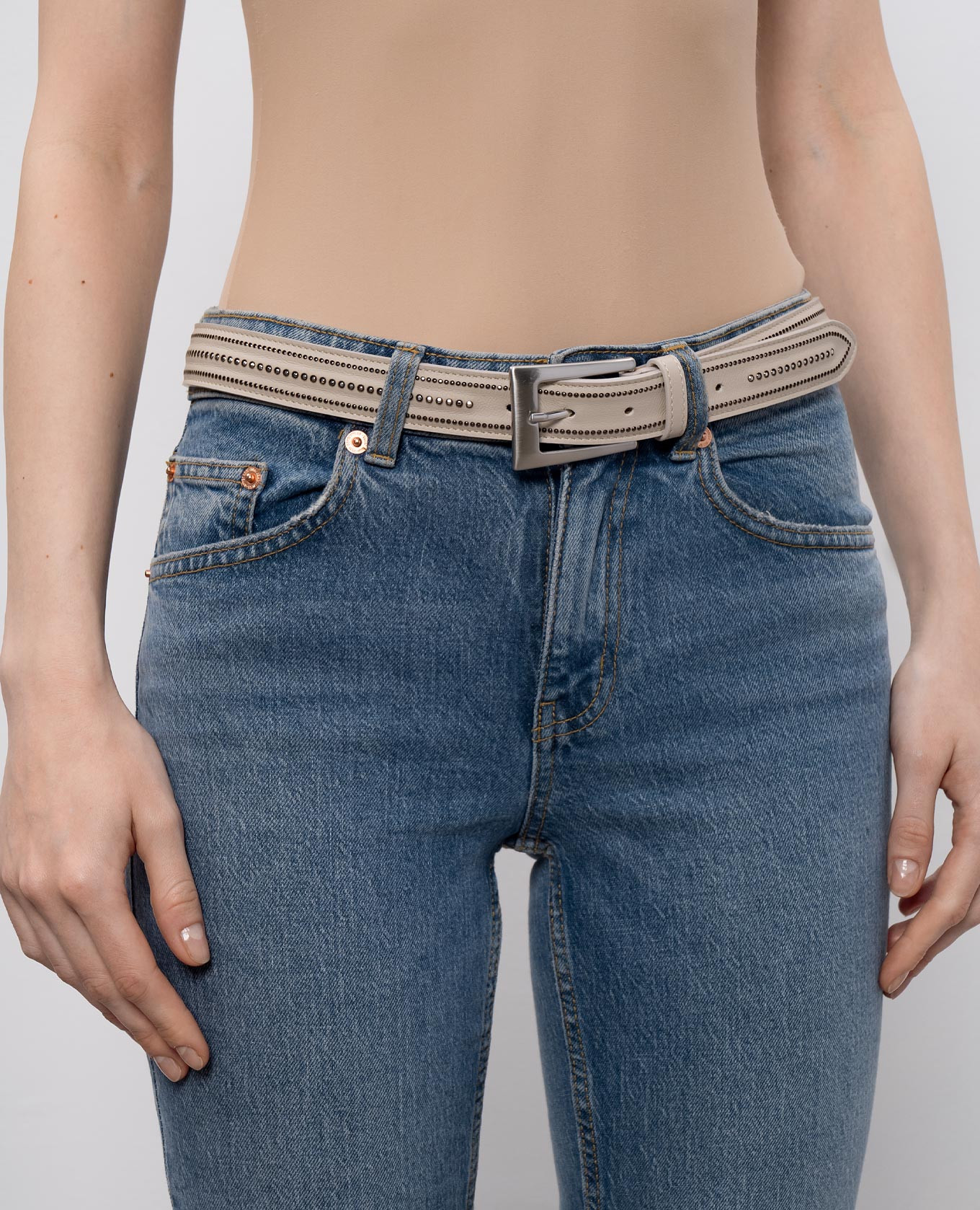 Beige leather belt with perforation Peserico 2