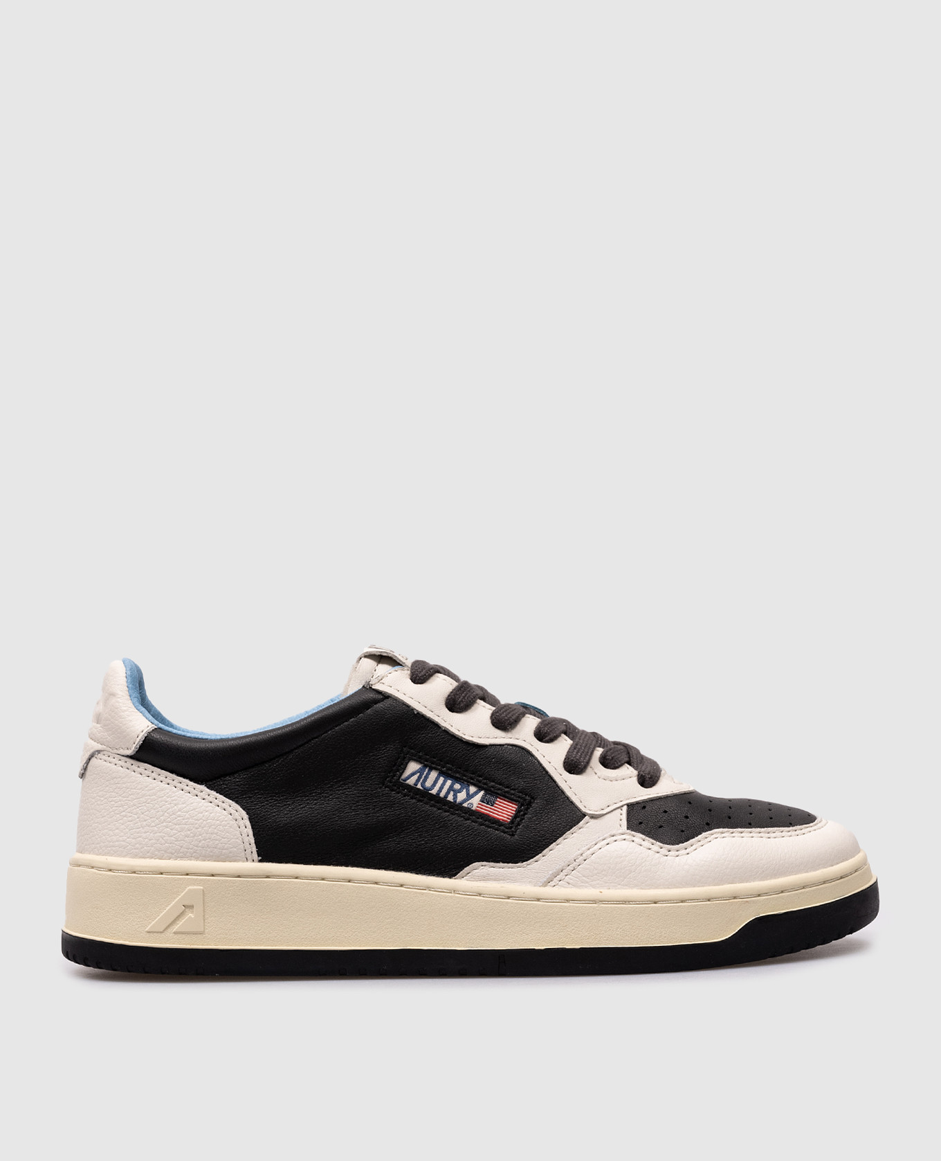 Medalist leather sneakers with logo patch autry