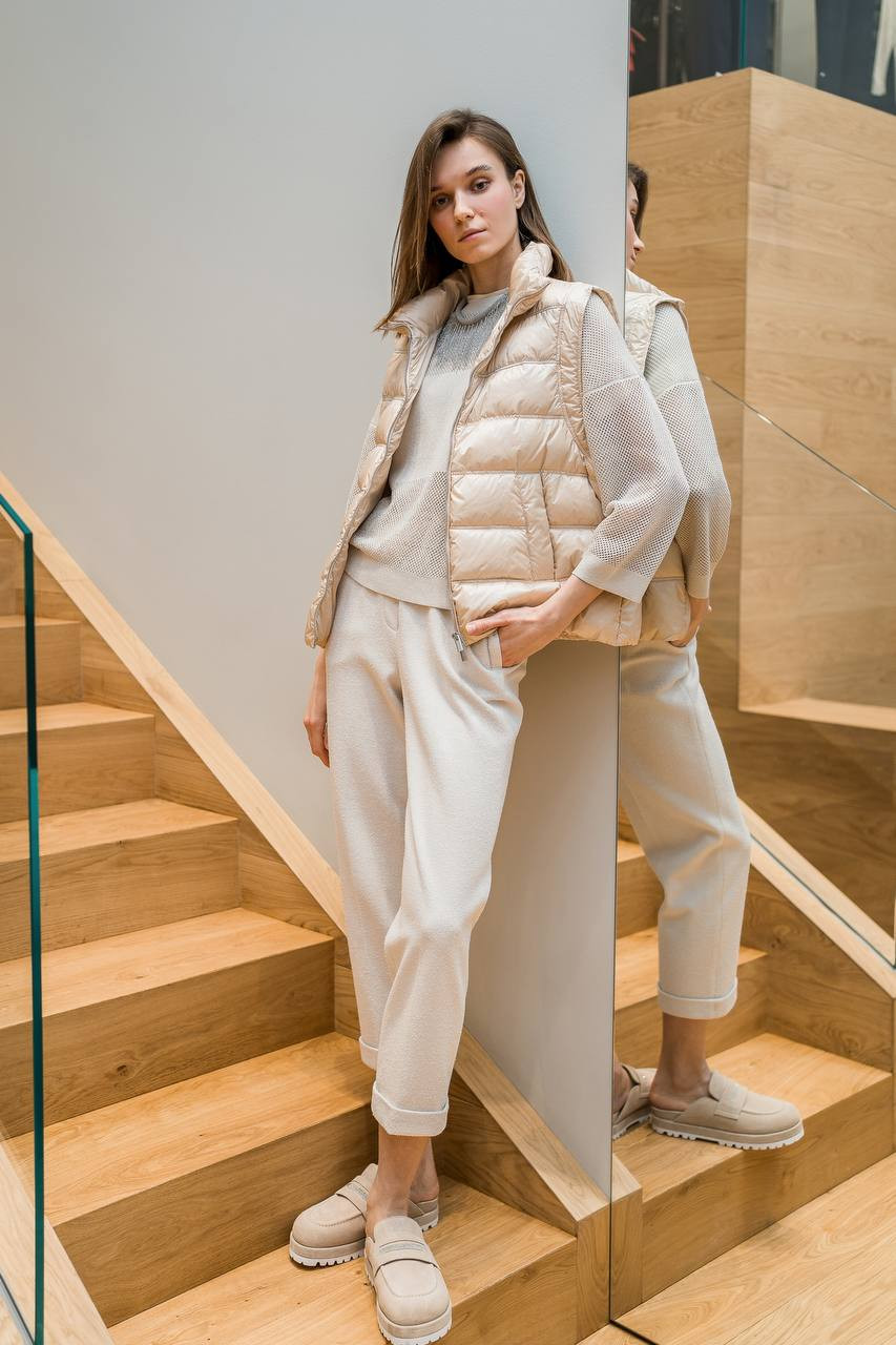 

Beige quilted down vest with monil chain Peserico