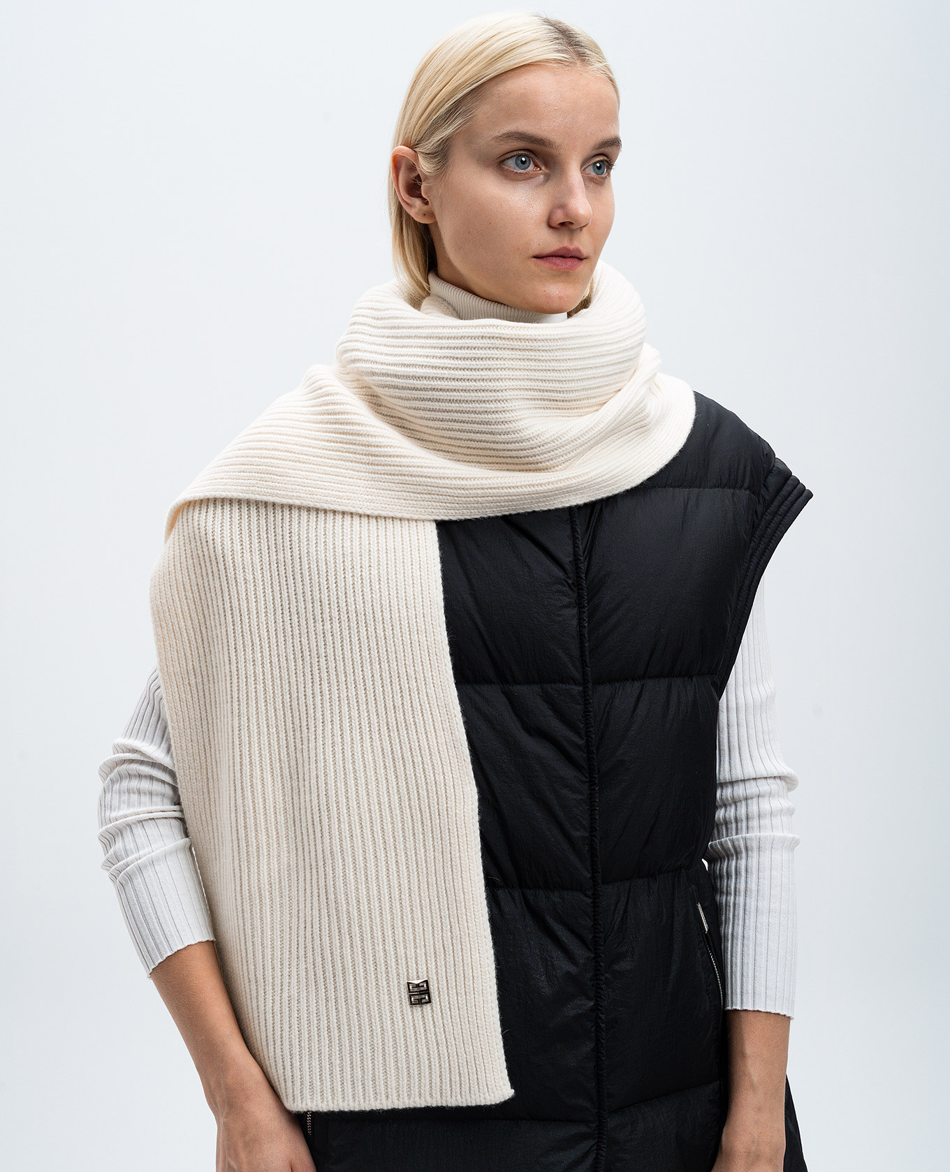 White wool and cashmere scarf with 4G logo emblem Givenchy 2