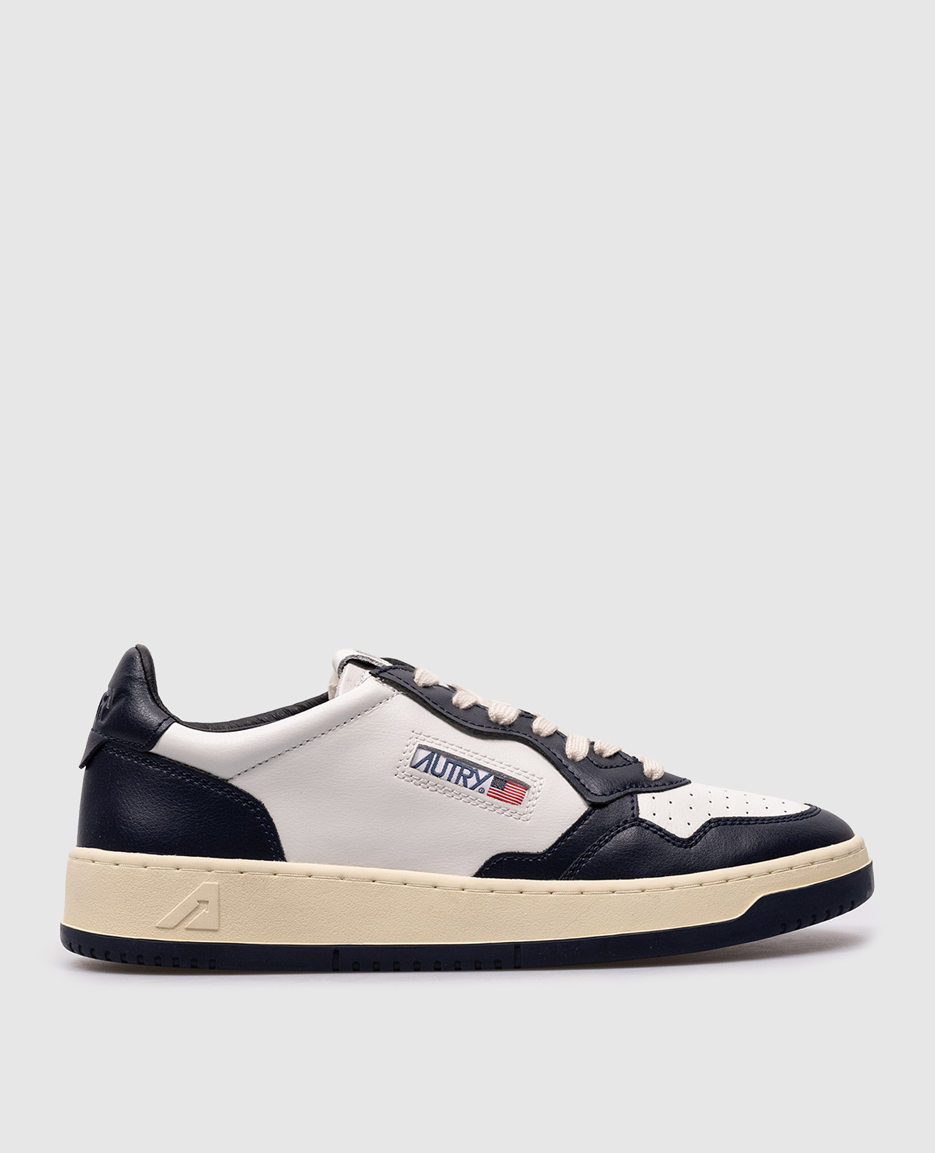 

Medalist logo sneakers in white leather AUTRY