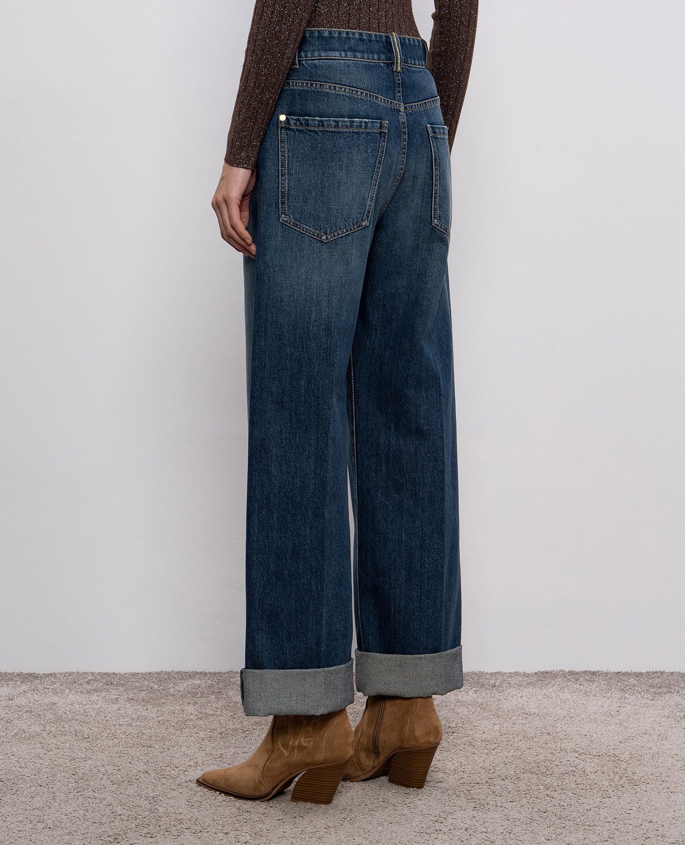 

Blue jeans with logo patch Brunello Cucinelli
